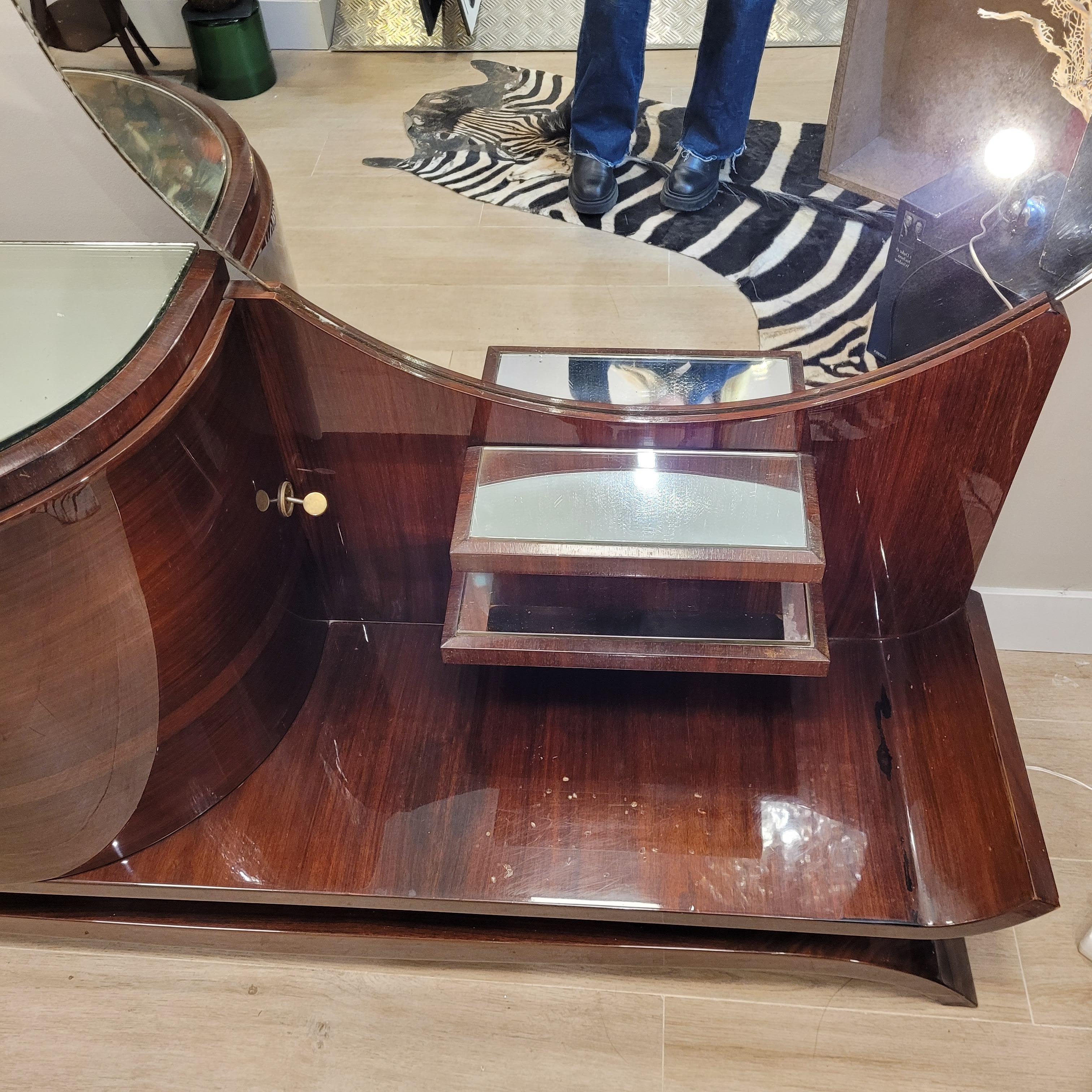 Milieu du XXe siècle Table de coiffeuse Art déco française table de toilette en bois et bronze  en vente