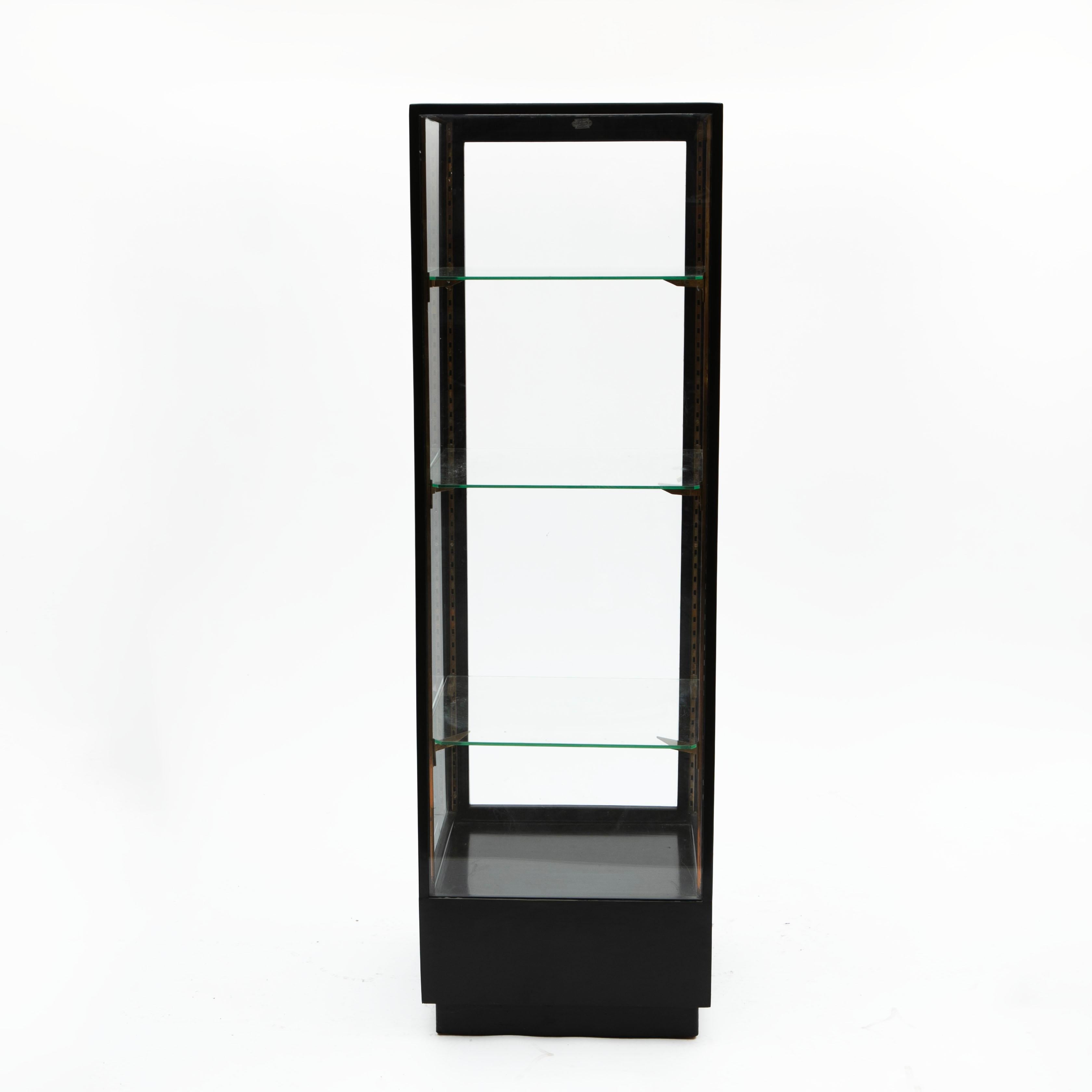 Französischer Vitrinenschrank aus ebonisiertem Glas im Art déco-Stil im Zustand „Gut“ im Angebot in Kastrup, DK