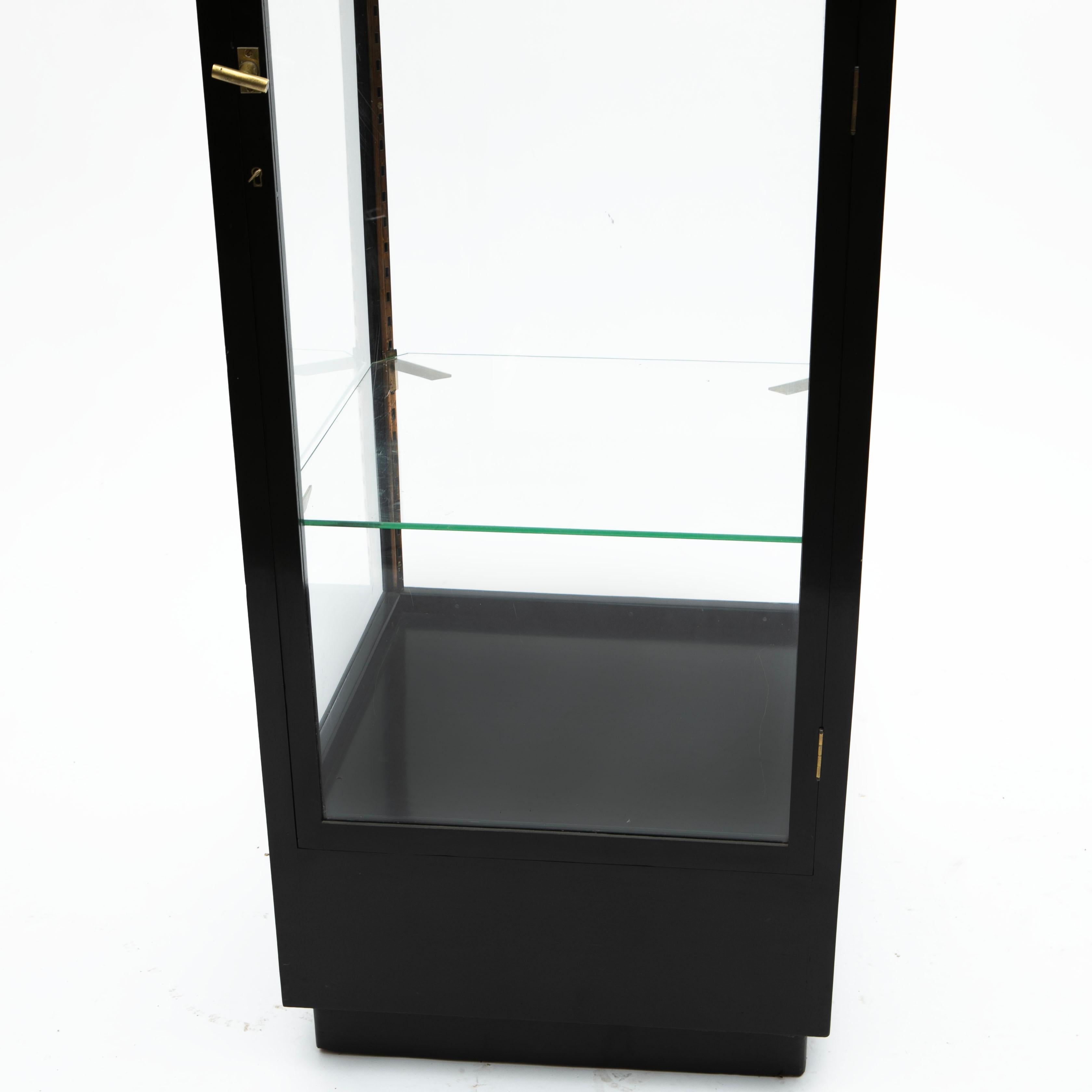 Französischer Vitrinenschrank aus ebonisiertem Glas im Art déco-Stil (20. Jahrhundert) im Angebot