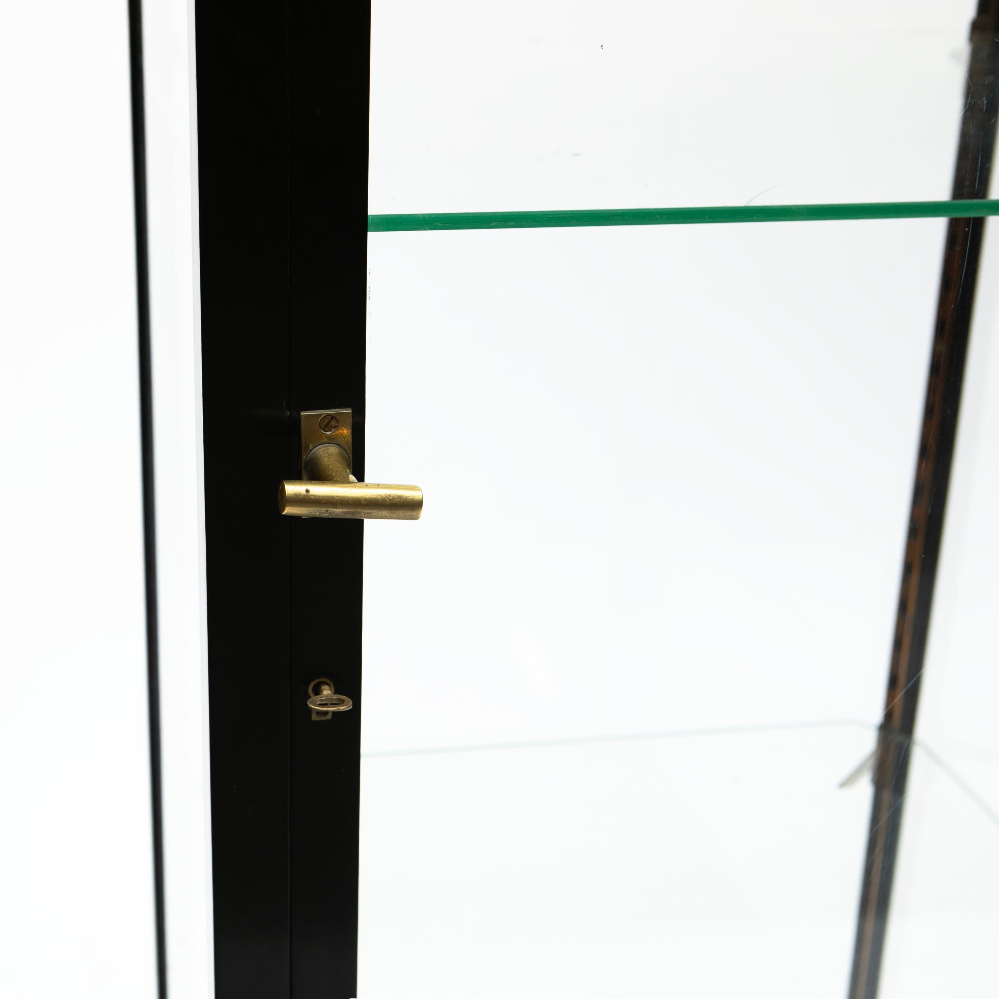 Französischer Vitrinenschrank aus ebonisiertem Glas im Art déco-Stil im Angebot 1