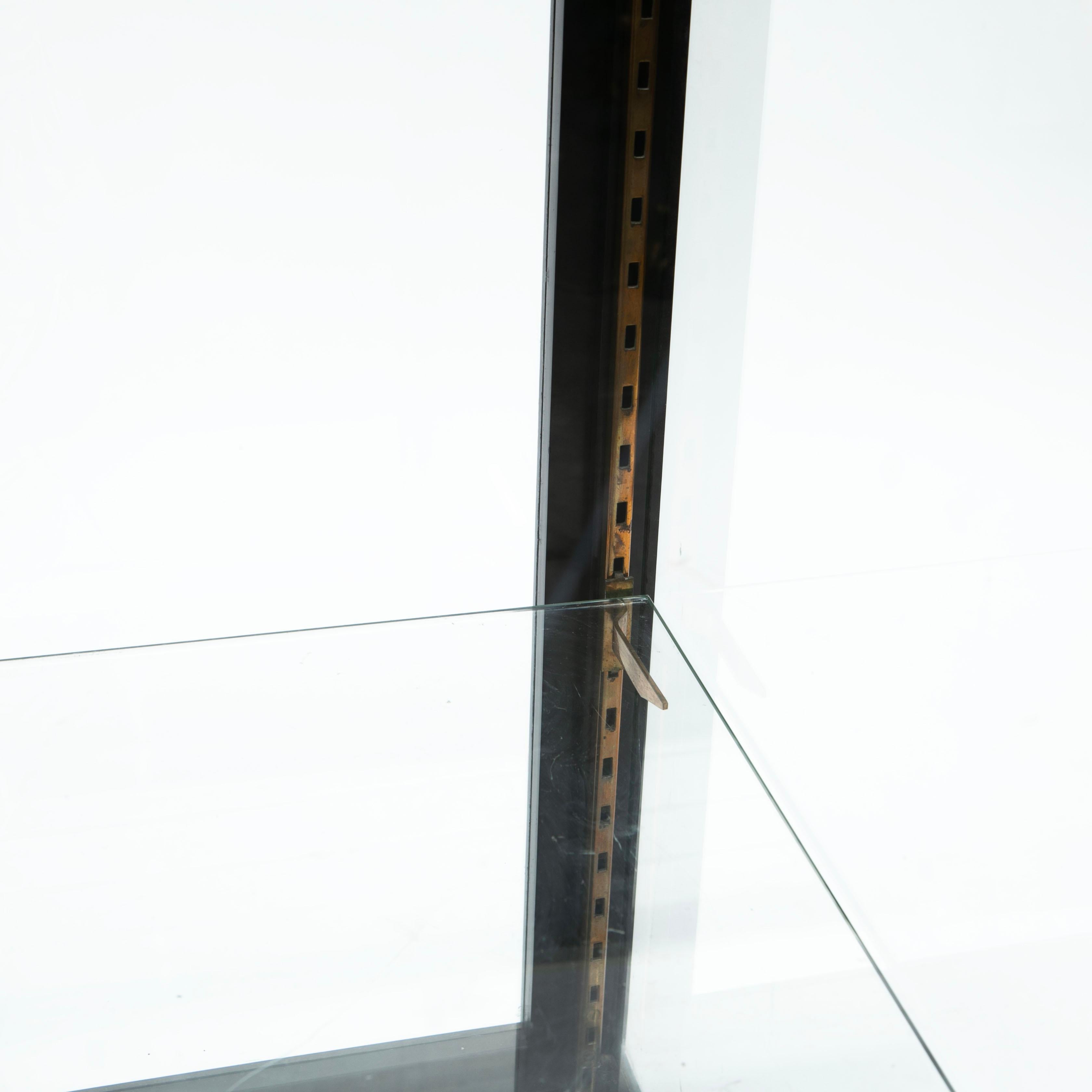 Französischer Vitrinenschrank aus ebonisiertem Glas im Art déco-Stil im Angebot 3