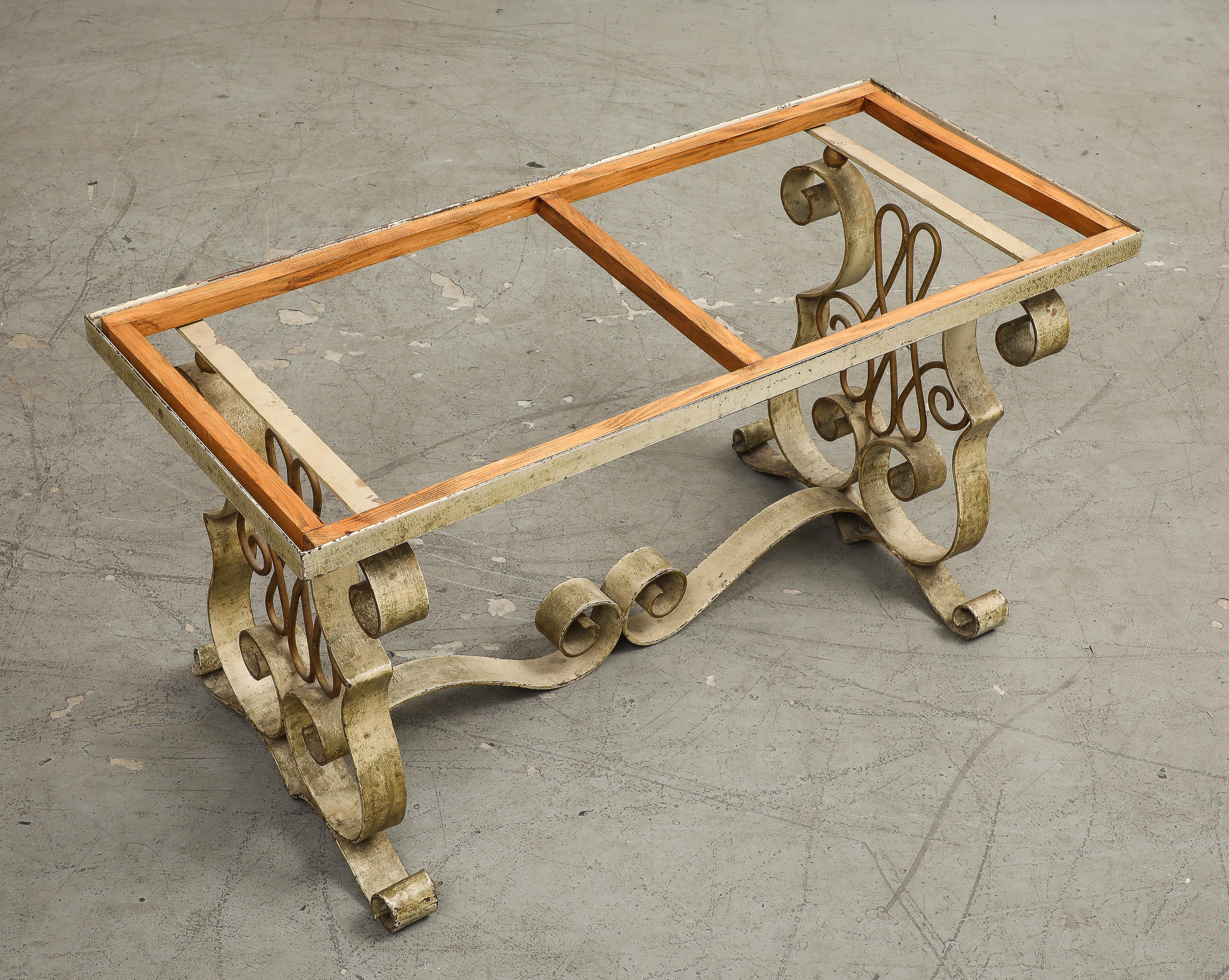 Table basse en métal peint et en églomisé de style Art Déco, vers 1940 en vente 10