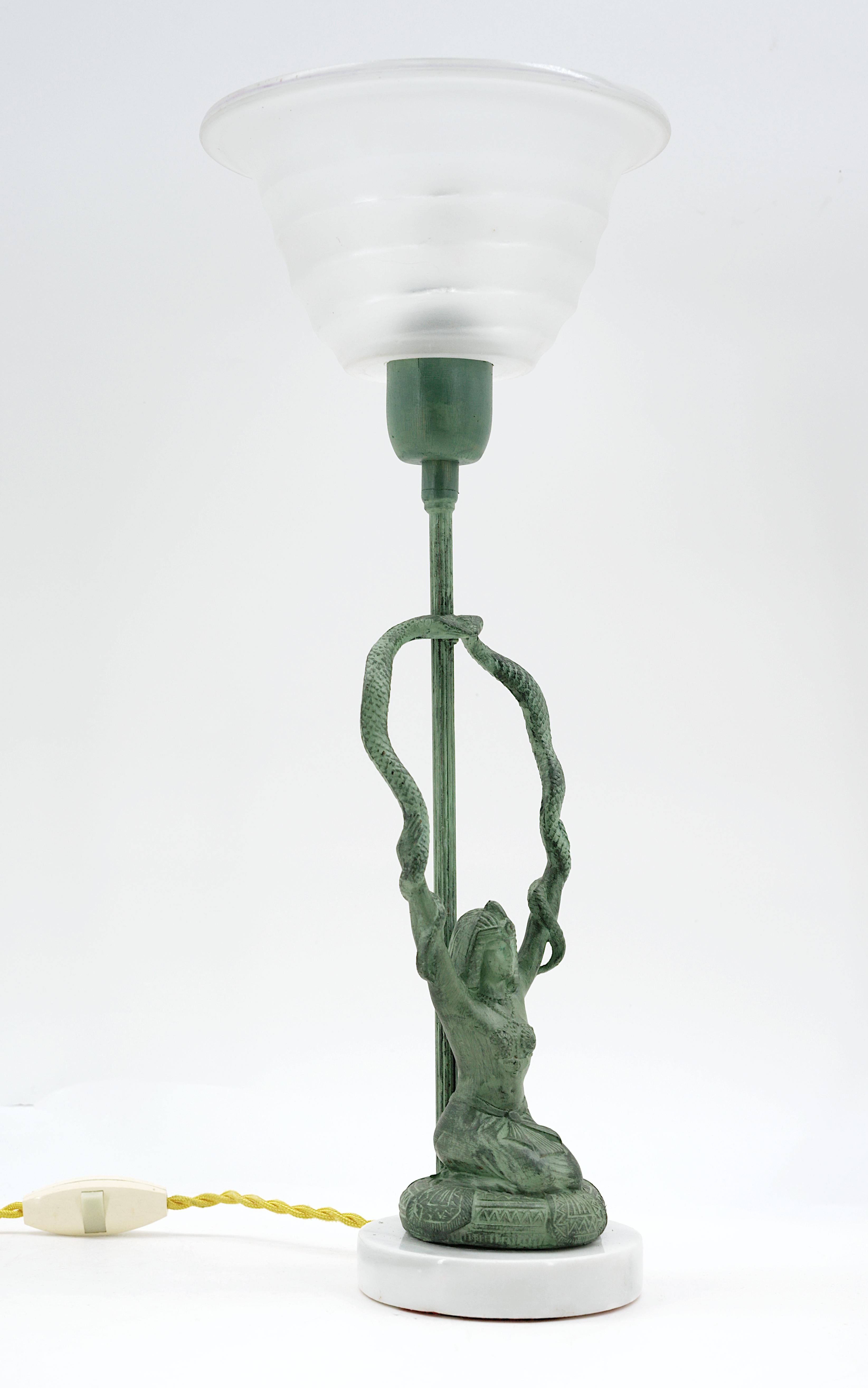 French Art Deco Egyptian Sculpture Table Lamp, 1930s For Sale 1