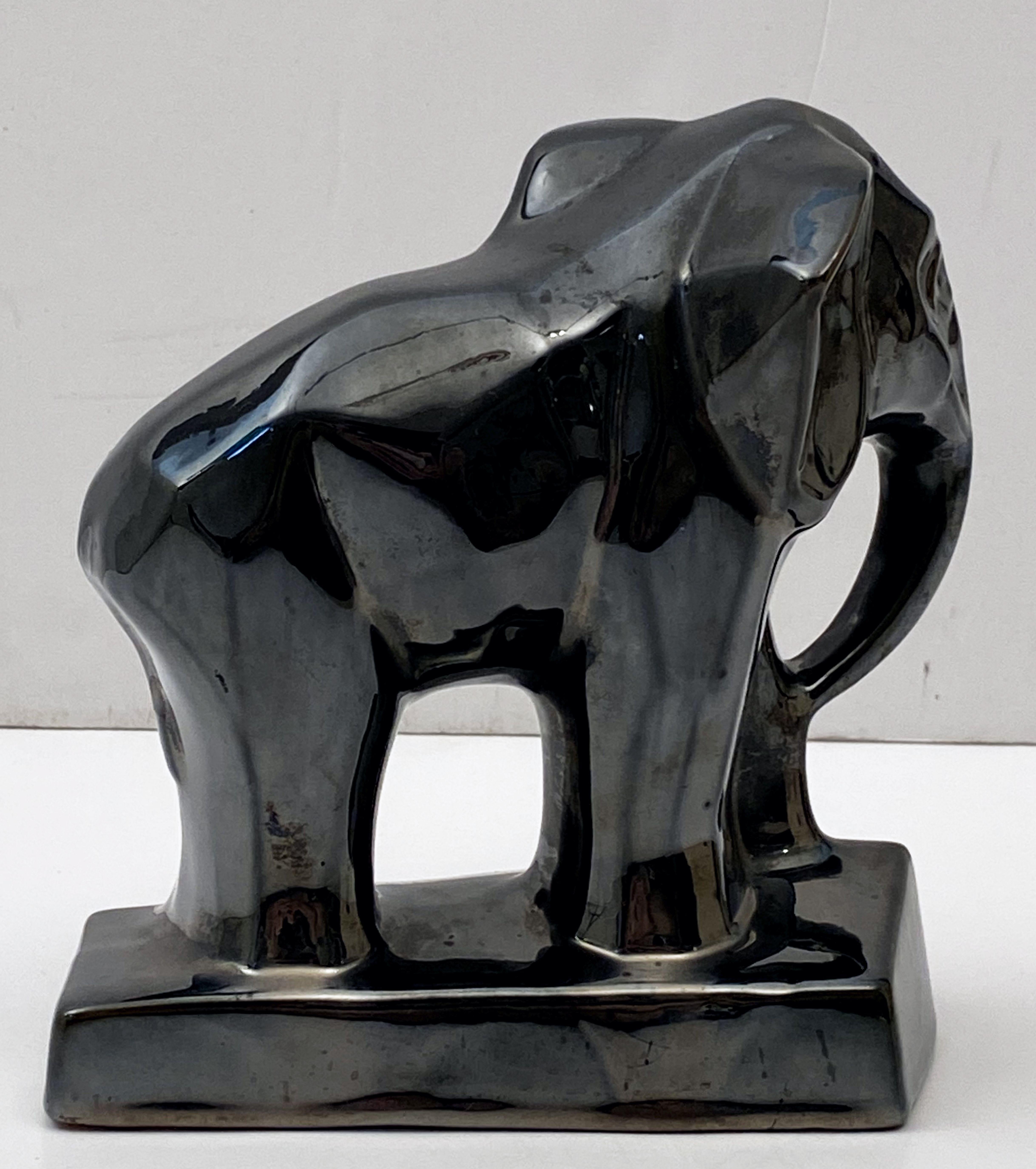 Vernissé Figurine d'éléphant Art Déco française de style cubiste en vente