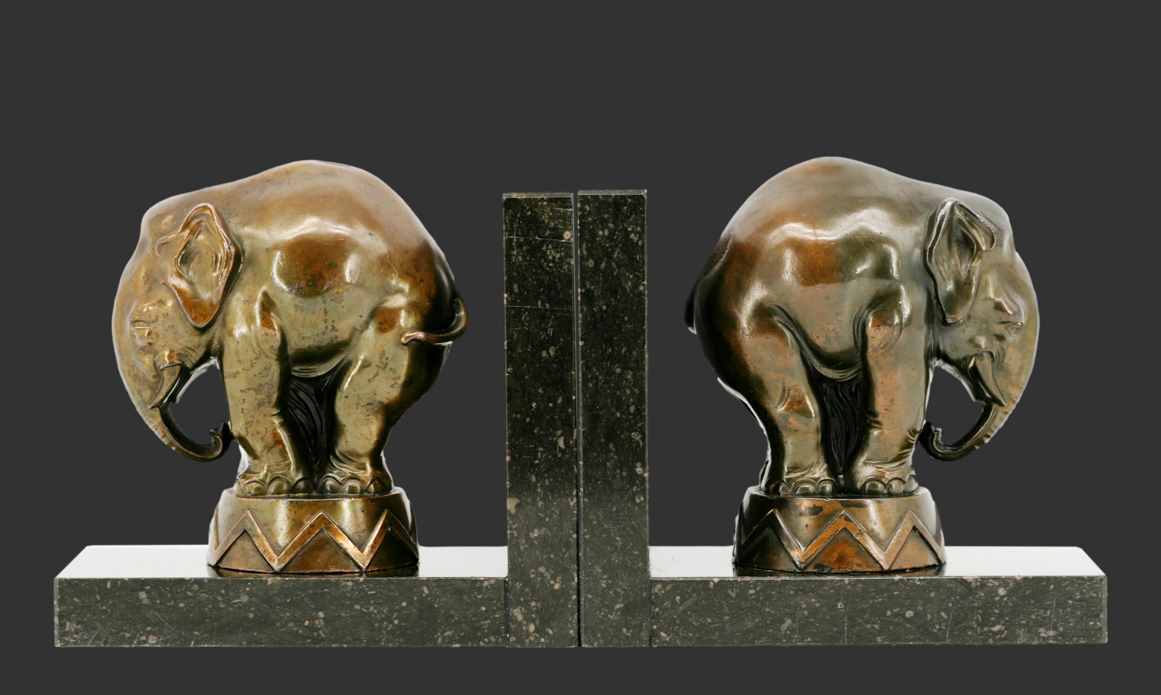 French Art Deco Elephants Bookends, 1930s In Good Condition In Saint-Amans-des-Cots, FR