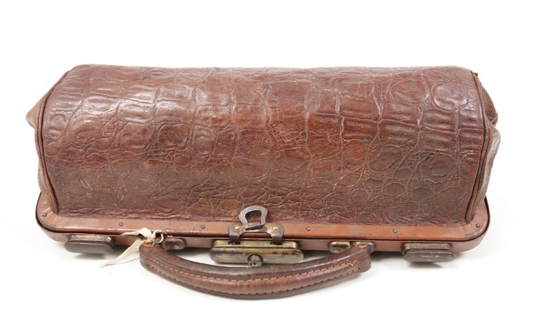 French Art Deco Embossed Crocodile Leather Doctor’s Bag, c. 1920 For Sale 9