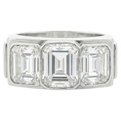 French Art Deco Emerald-Cut Diamond Ring France, circa 1930