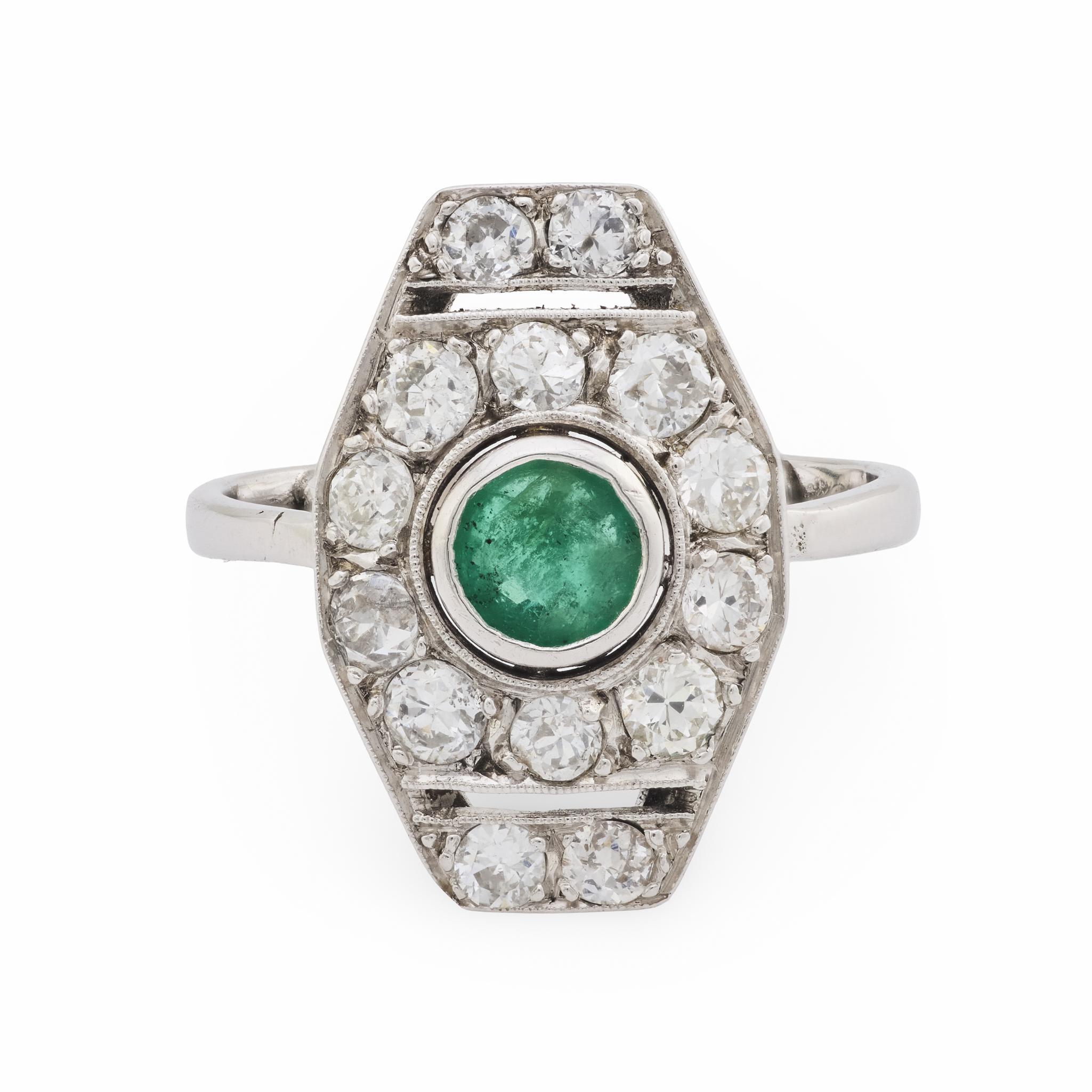 Art Déco Anello cocktail Art Deco francese con smeraldo e diamante in oro bianco 18 carati in vendita