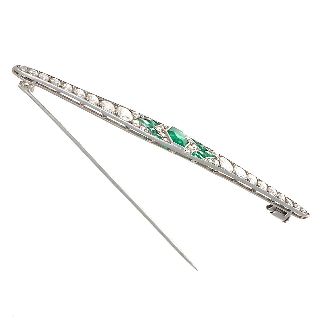 Women's French Art Deco Emerald Diamond Platinum Bar Pin