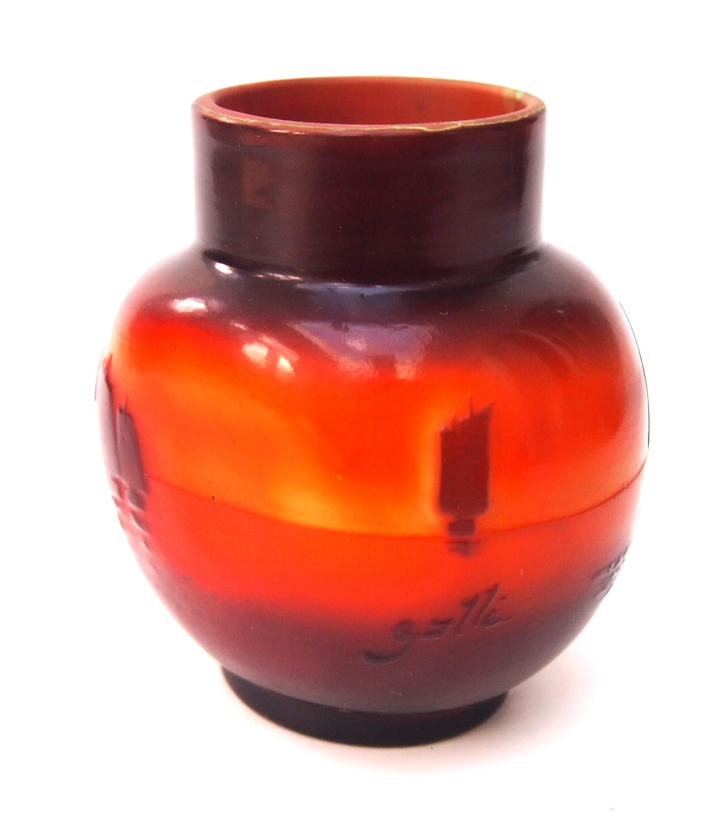 Französisch Art Deco Emile Galle Kamee Glas Bernstein Segelschiff Vase, um 1920 (Art déco) im Angebot