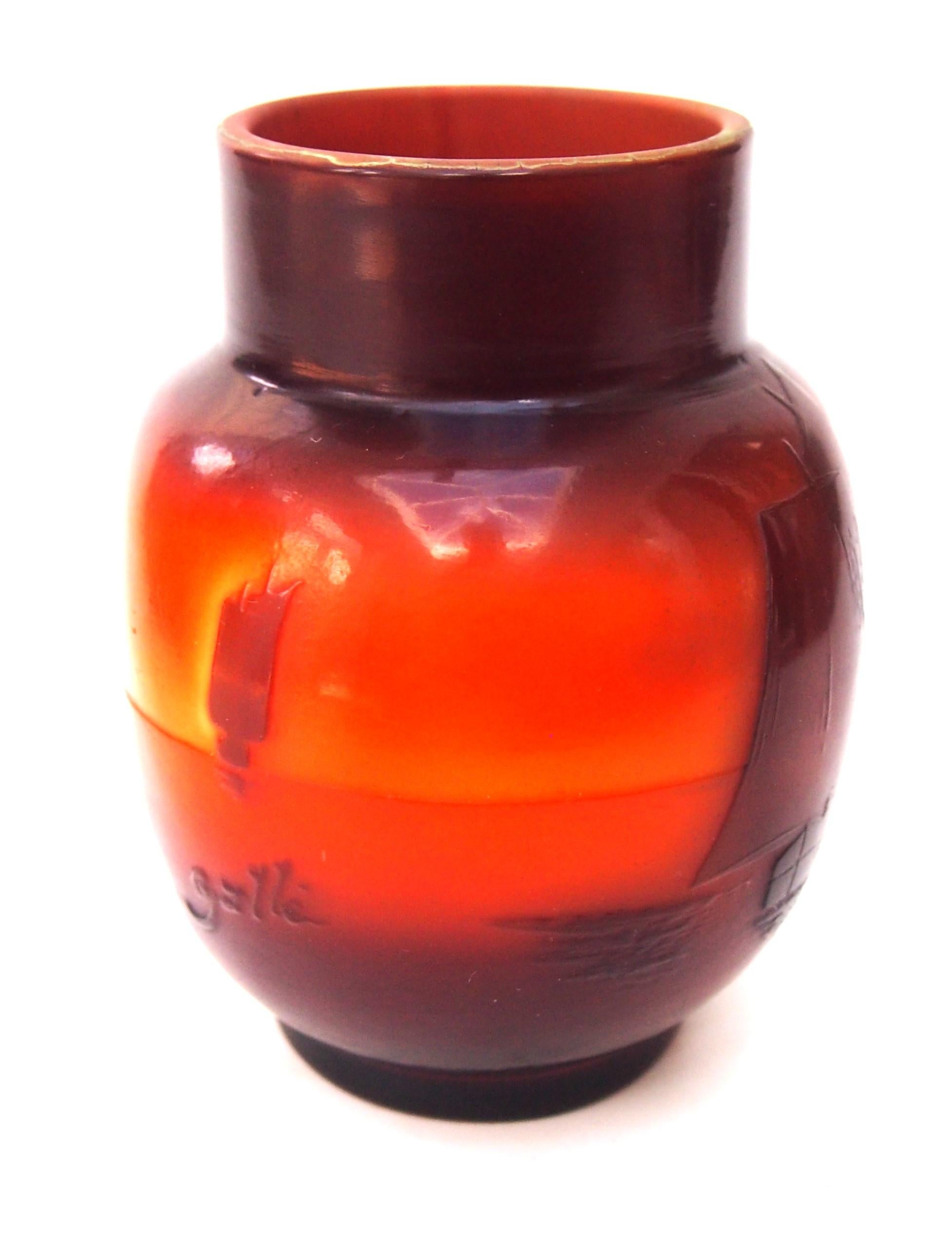 Französisch Art Deco Emile Galle Kamee Glas Bernstein Segelschiff Vase, um 1920 im Zustand „Gut“ im Angebot in Worcester Park, GB