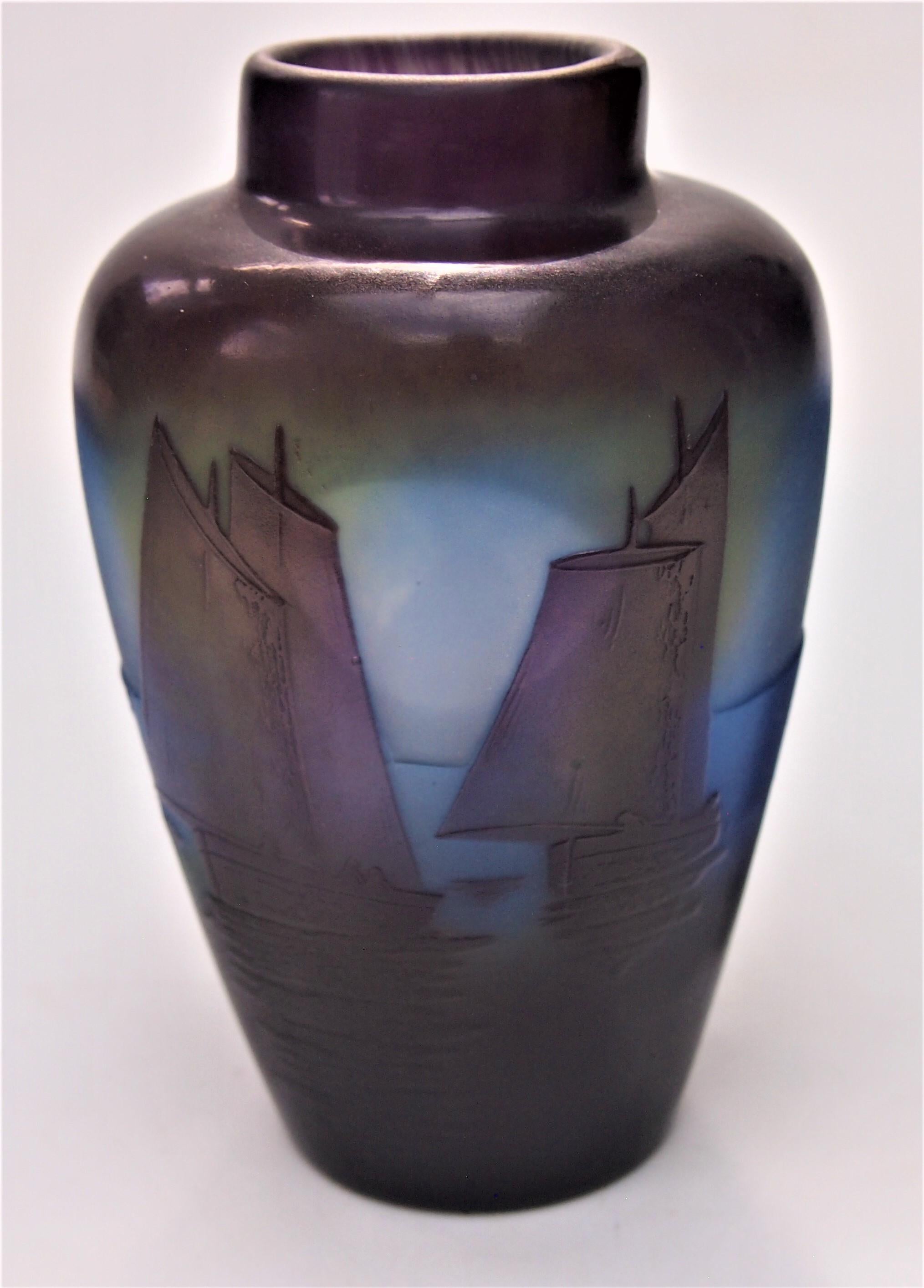 Vase en verre à voile Emile Galle Glass Cameo, circa 1920 en vente 1