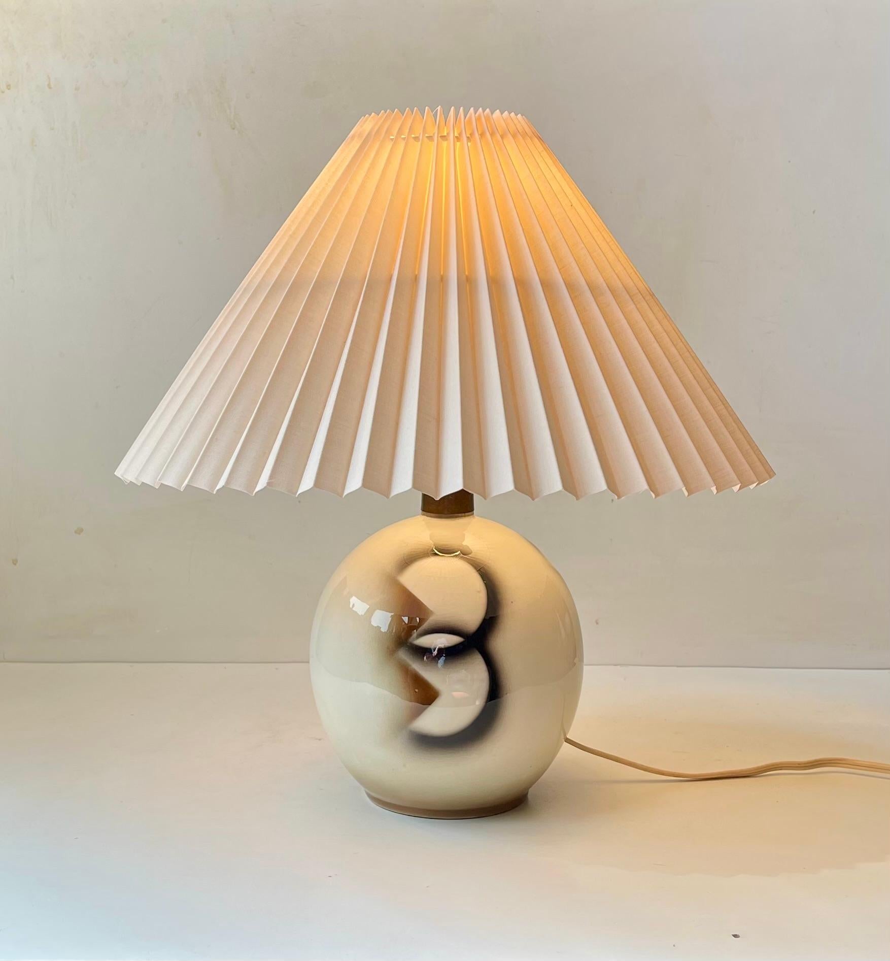 Lámpara de sobremesa francesa Art Déco de cerámica esmaltada al estilo de Jean Besnard, años 30 Esmaltado en venta