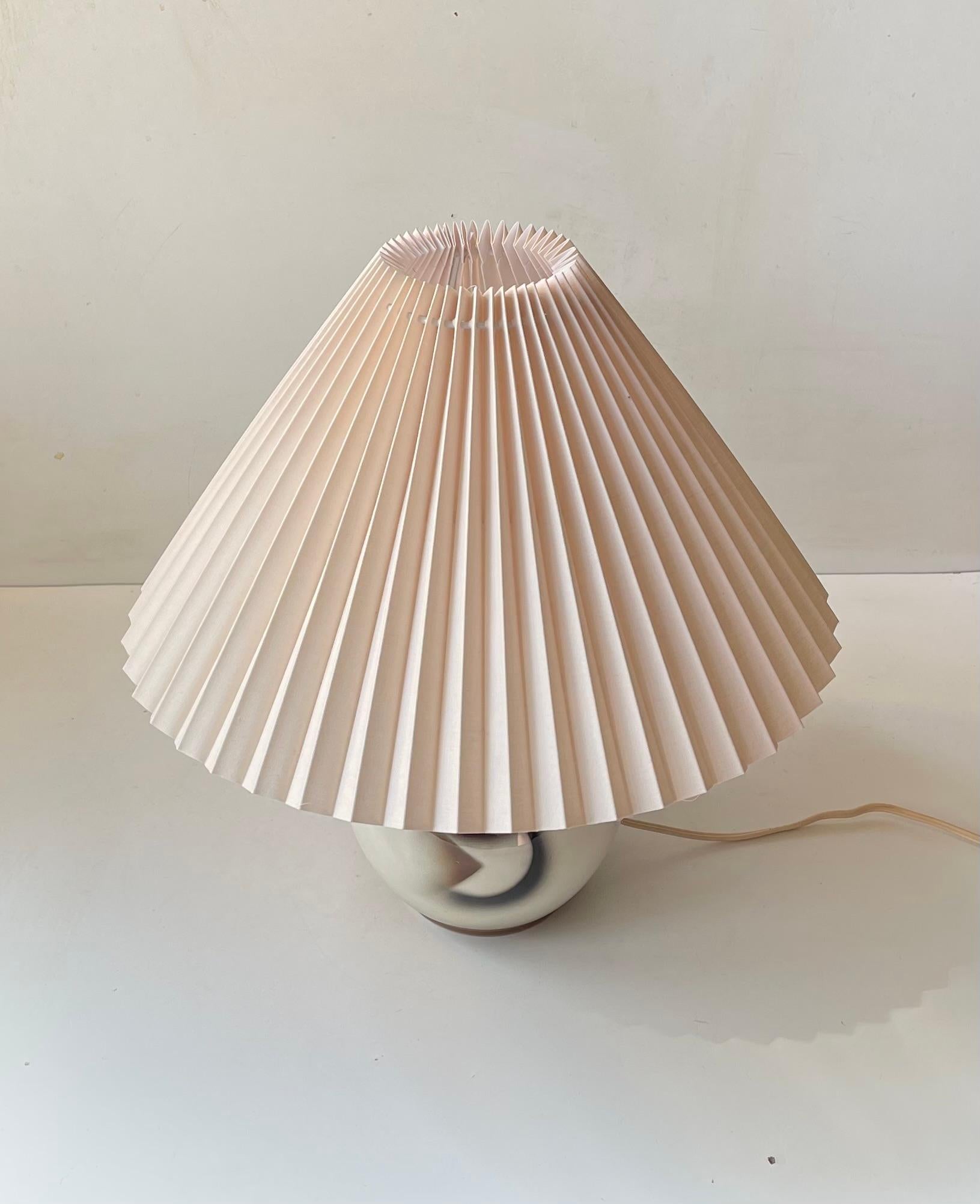 Lámpara de sobremesa francesa Art Déco de cerámica esmaltada al estilo de Jean Besnard, años 30 en venta 1