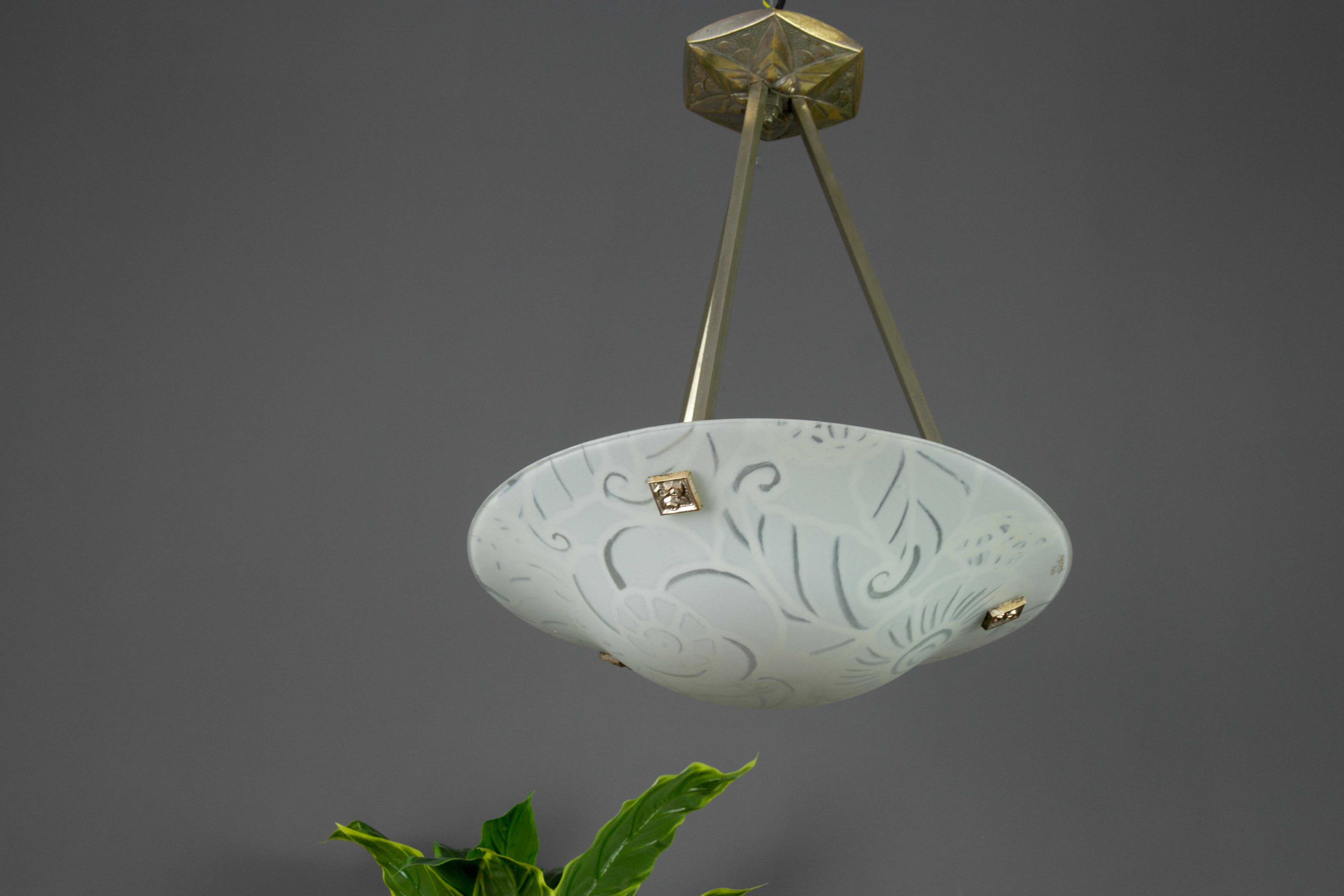 Début du 20ème siècle Lampe pendante en verre émaillé Art Déco français par Maxonade Verrier D'Art, Paris en vente