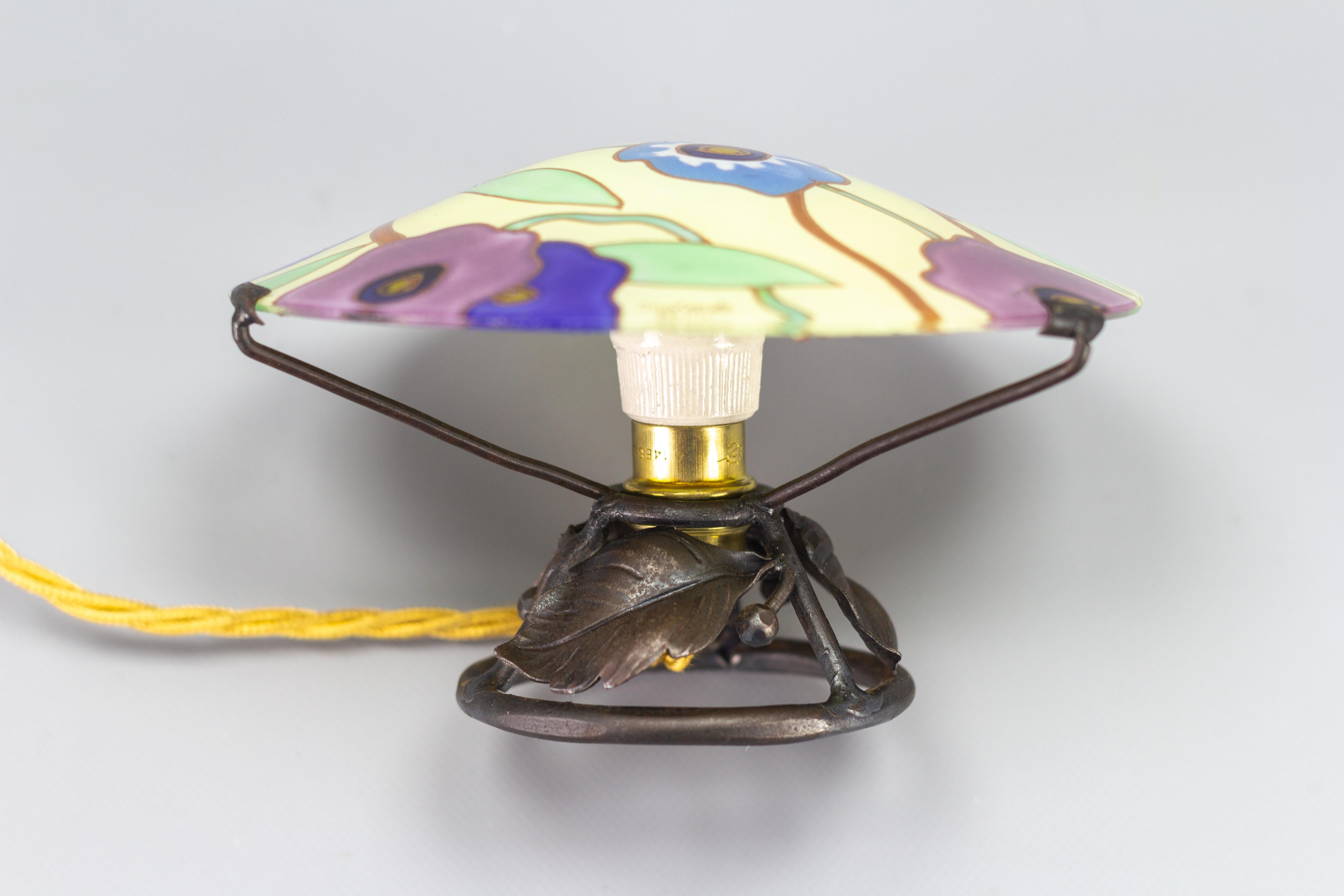 French Art Deco Enameled Glass Table Lamp by Maxonade Verrier D'Art, Paris For Sale 13