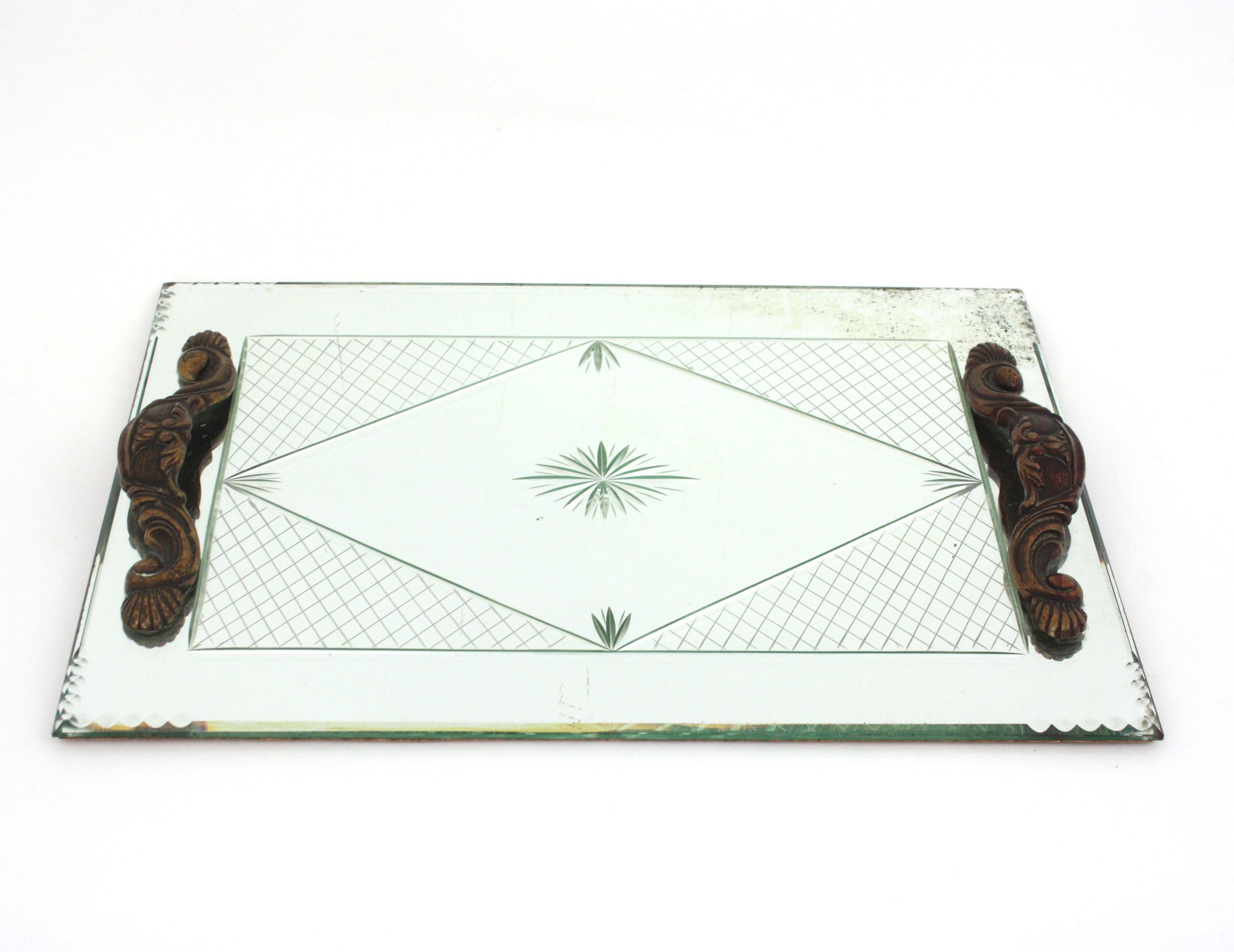 A large Art Deco mirrored serving tray or vanity tray with star and grid engraved motifs and bronze handles. France, 1930s
This is one of the larger examples of this type of mirrored tray.
The rectangular mirror surface has an etched grid adorned by