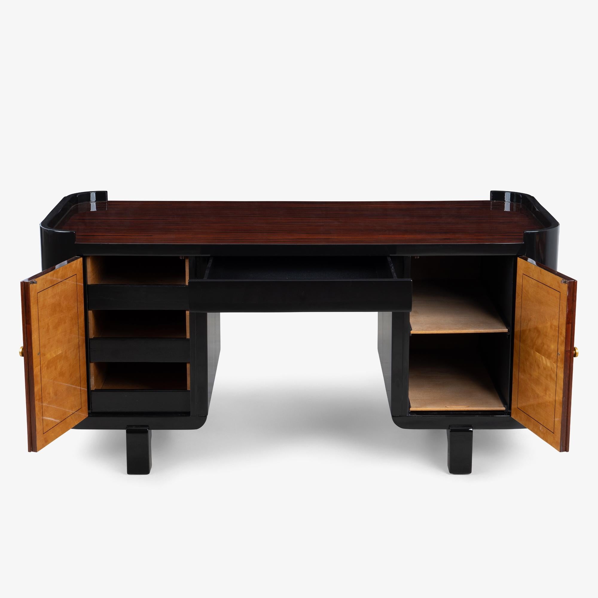 Art déco Bureau de direction Art-Déco français en ébène de macassar brillant et laiton en vente