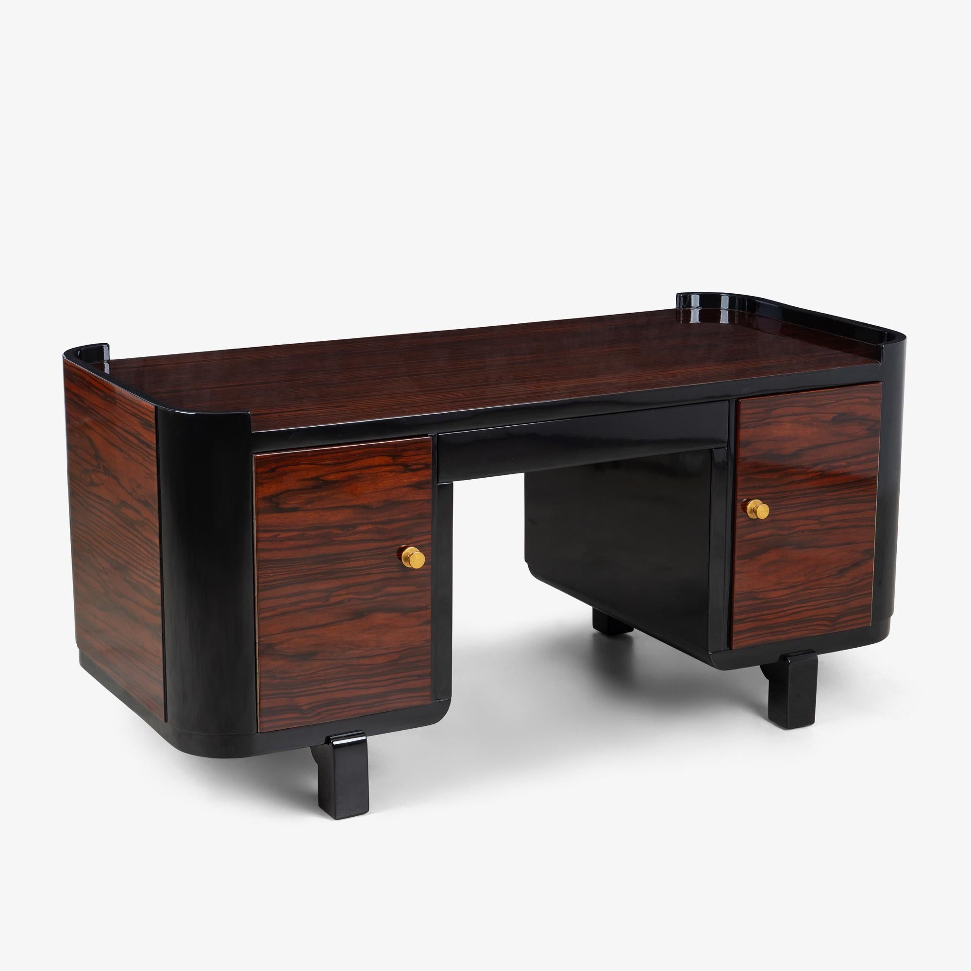 Français Bureau de direction Art-Déco français en ébène de macassar brillant et laiton en vente