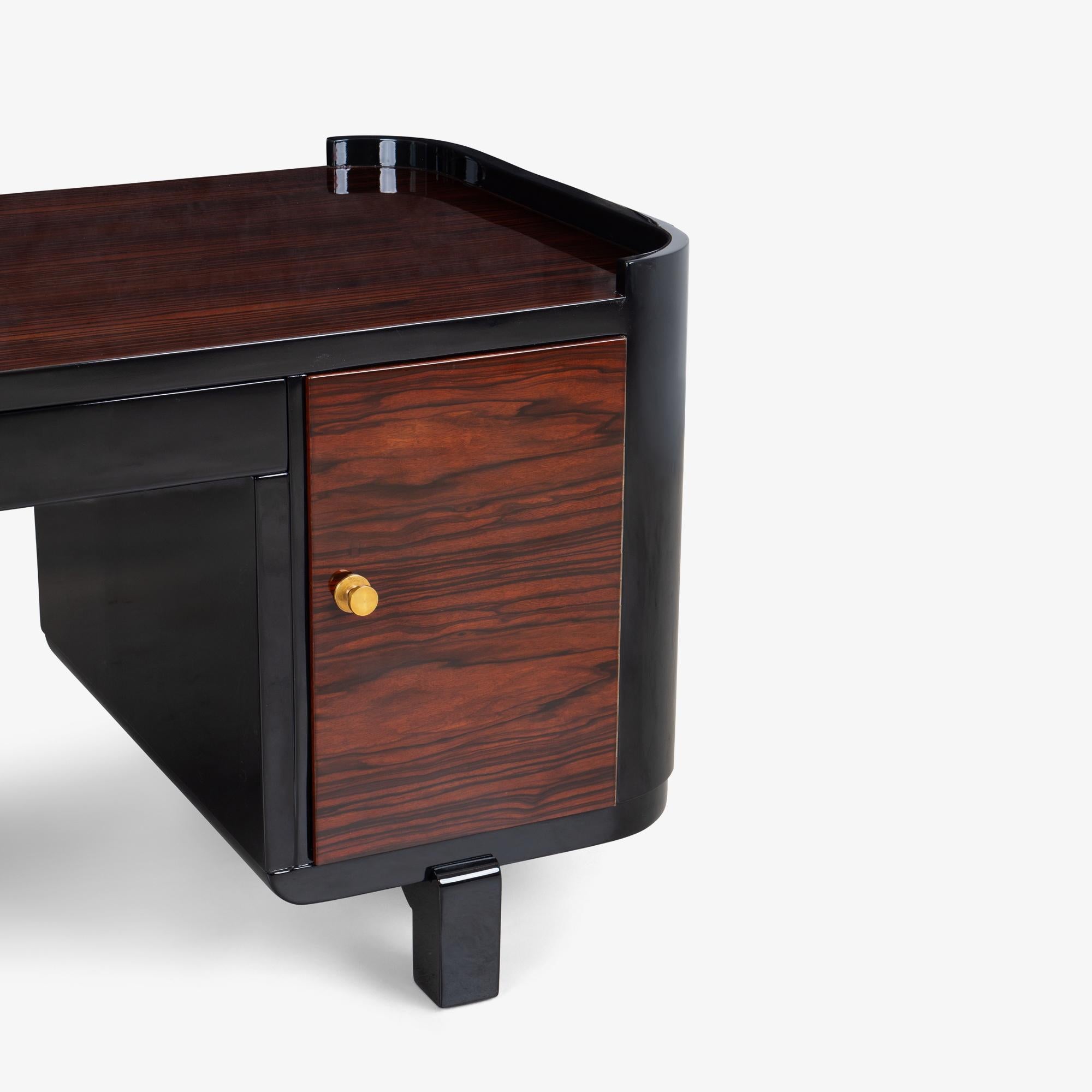 Bureau de direction Art-Déco français en ébène de macassar brillant et laiton en vente 1