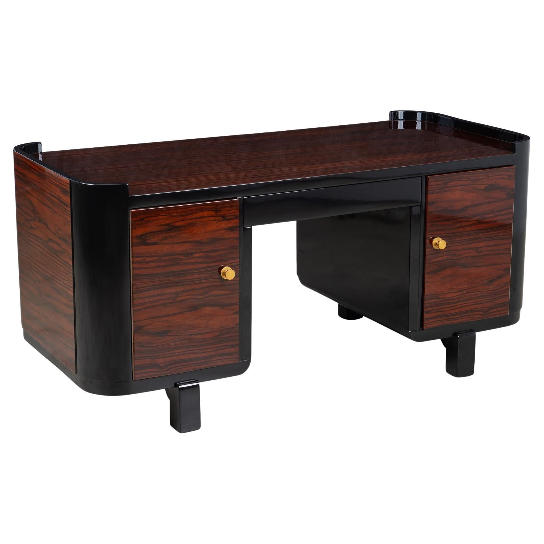 Französischer Art-Deco-Schreibtisch aus hochglänzendem Makassar-Ebenholz und Messing