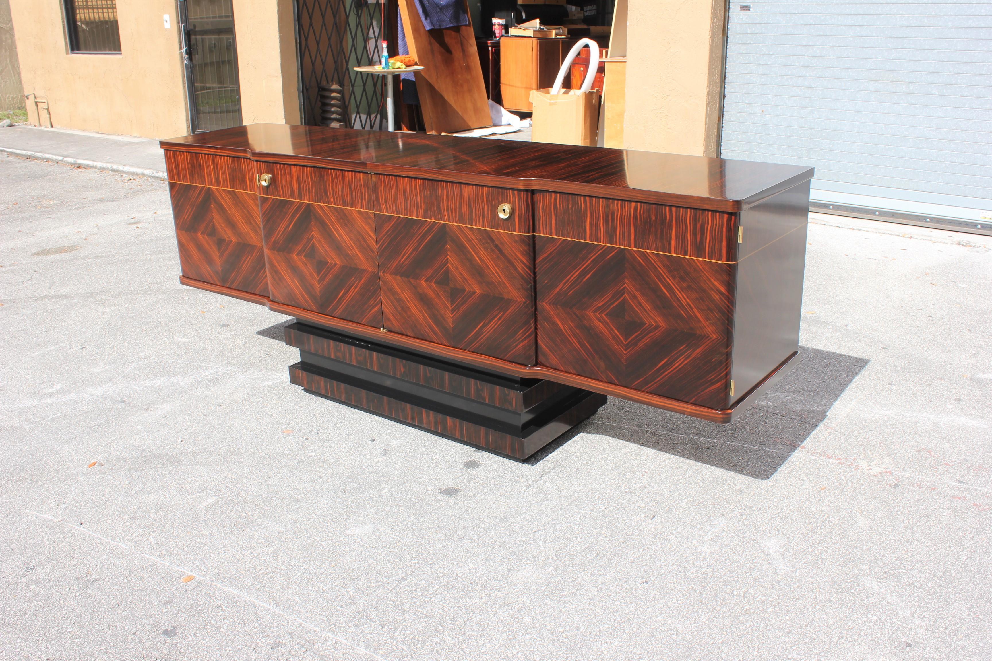 Mid-20th Century French Art Deco Exotic Macassar Ebony Sideboard or Buffet, 1940s
