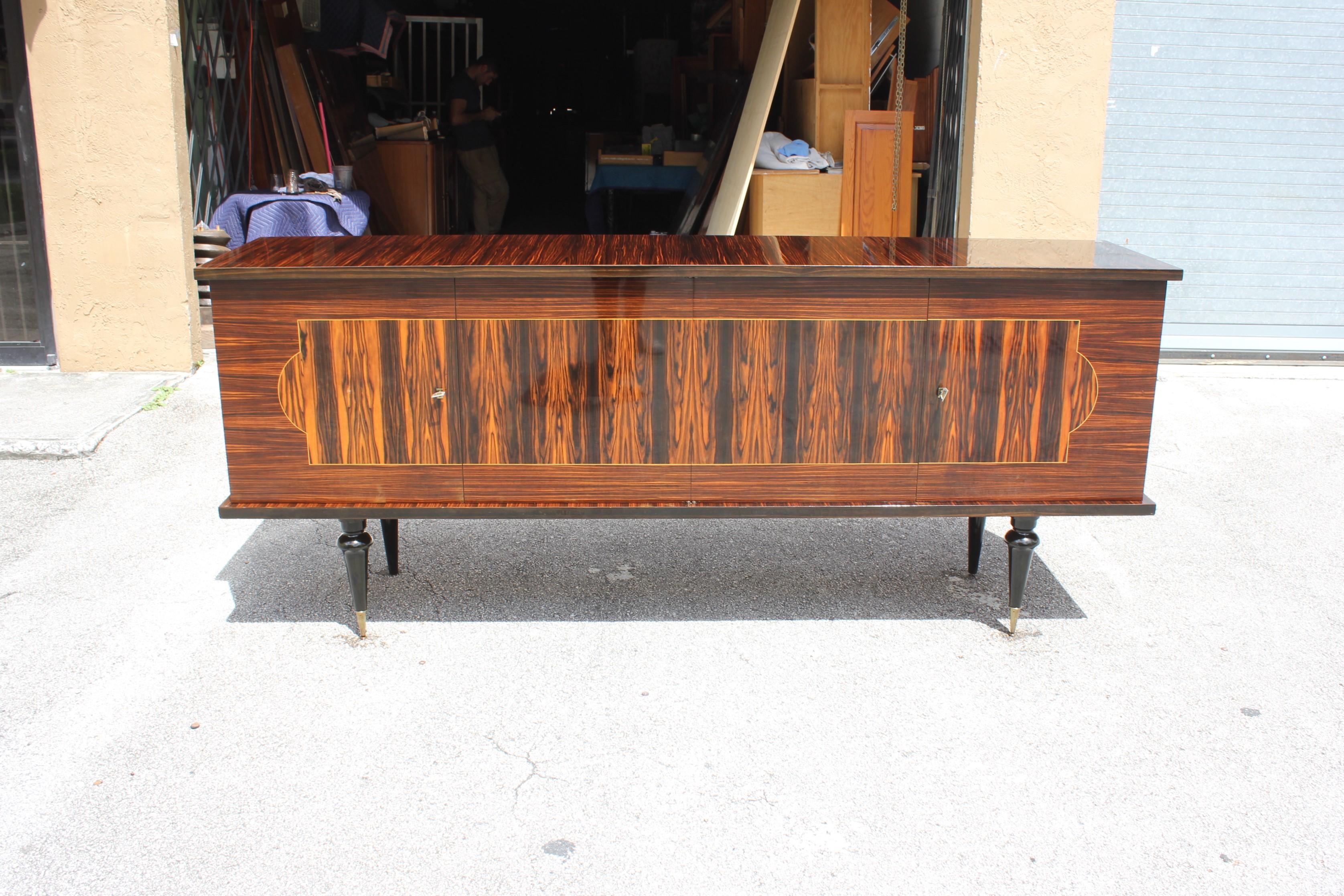 Beautiful French Art Deco exotic Macassar ebony sideboard or buffet, circa 1940s. very nice centre Macassar design ,the sideboard are in very good condition ,With two drawers inside, with two shelves adjustable, you can remove all the shelves if you