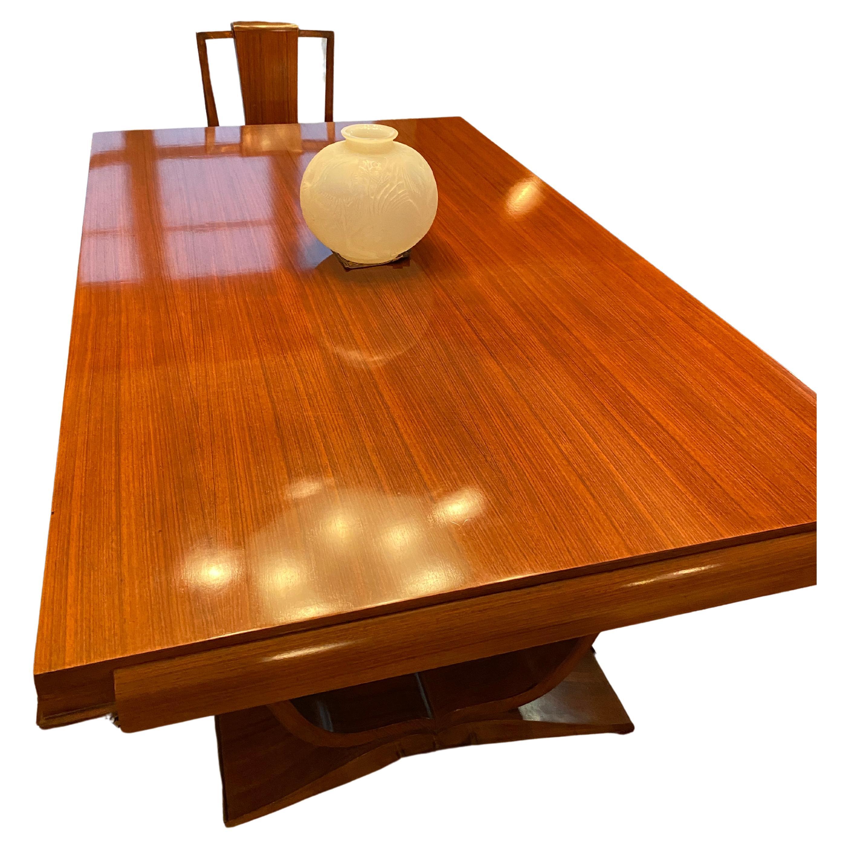 Hand-Crafted Large Extendable French Art Deco Dining Table attributed to Jules Leleu For Sale
