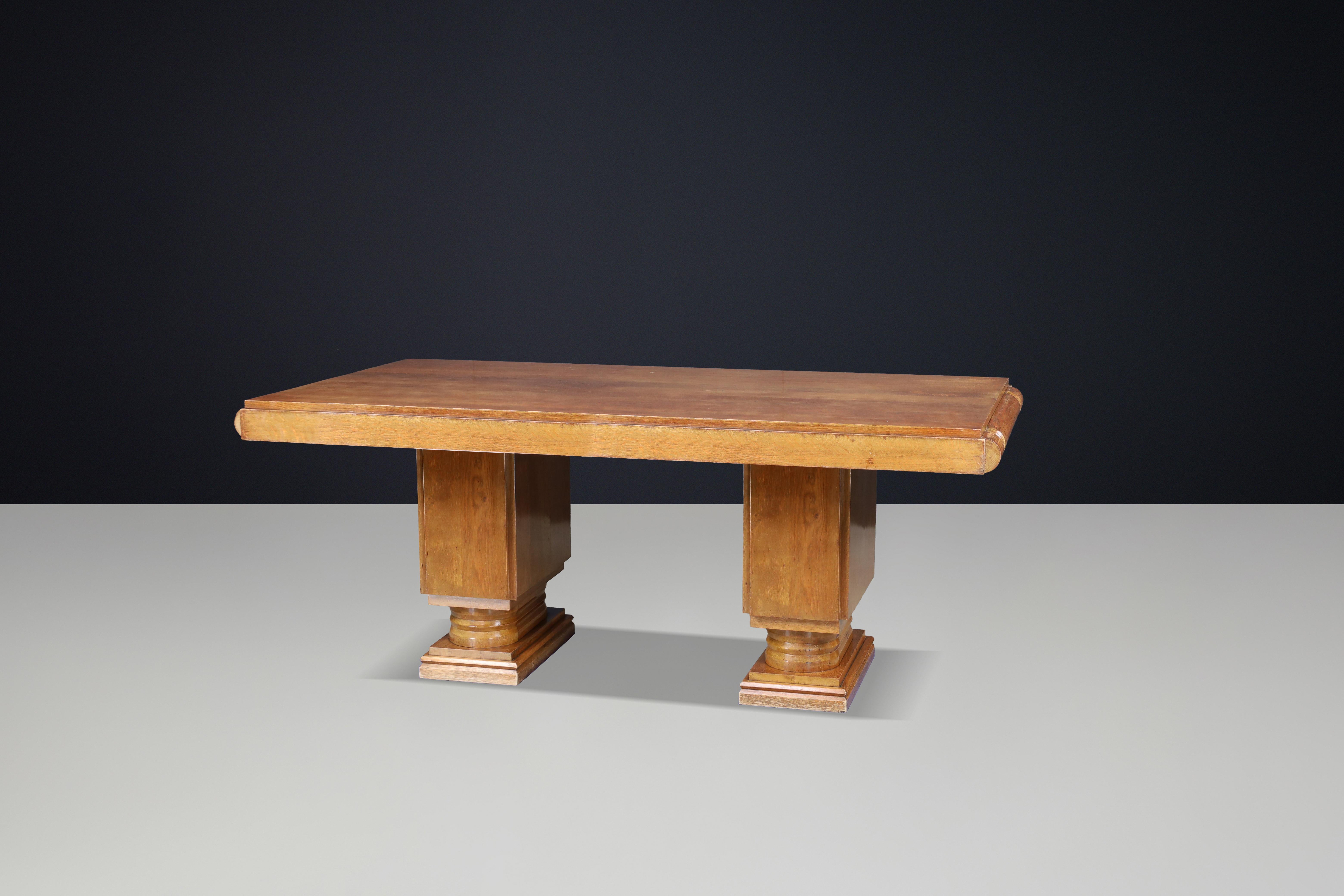 Art déco Table de salle à manger à rallonge en Oak Oak par Charles Dudouyt, années 1930 en vente