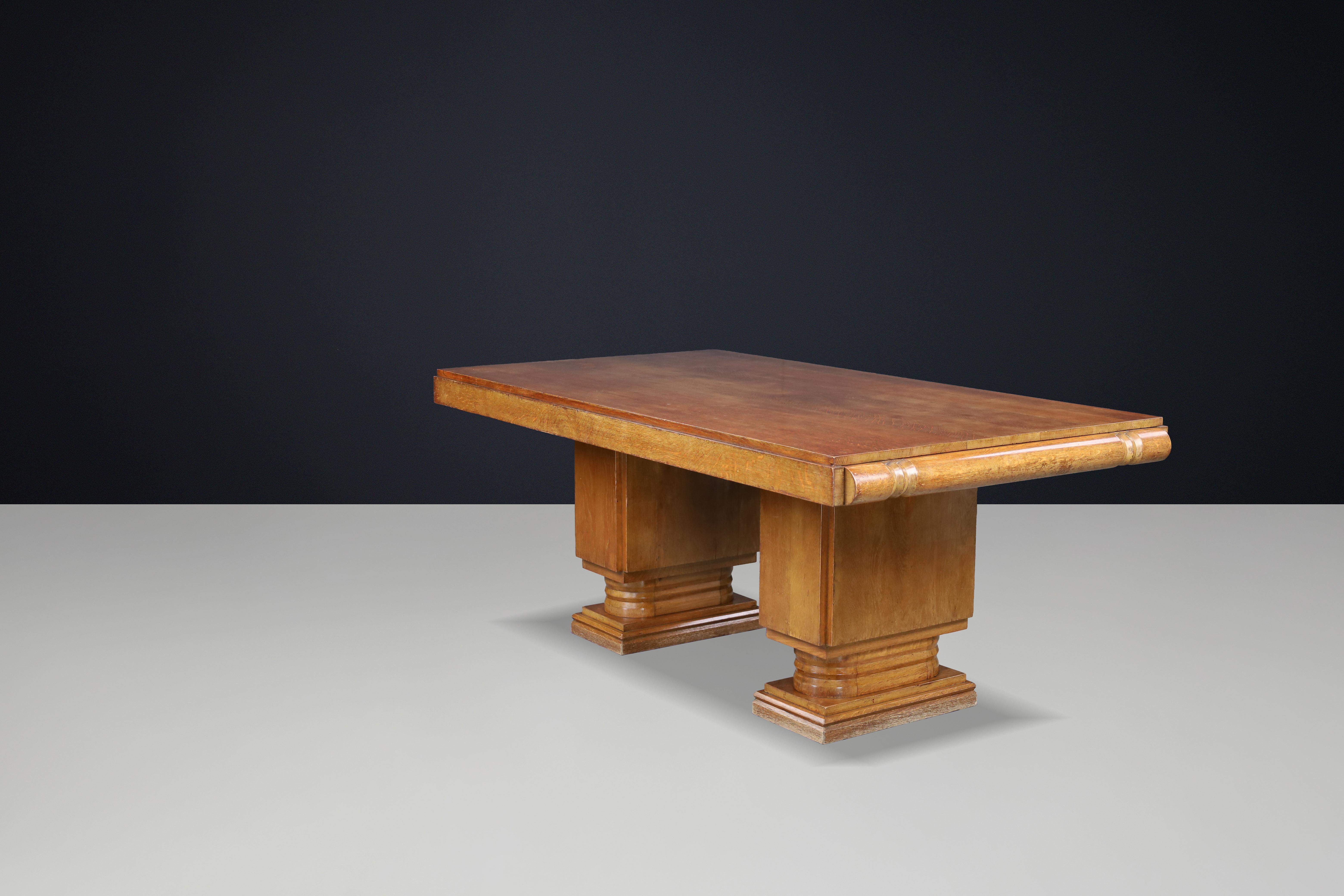 Table de salle à manger à rallonge en Oak Oak par Charles Dudouyt, années 1930 Bon état - En vente à Almelo, NL