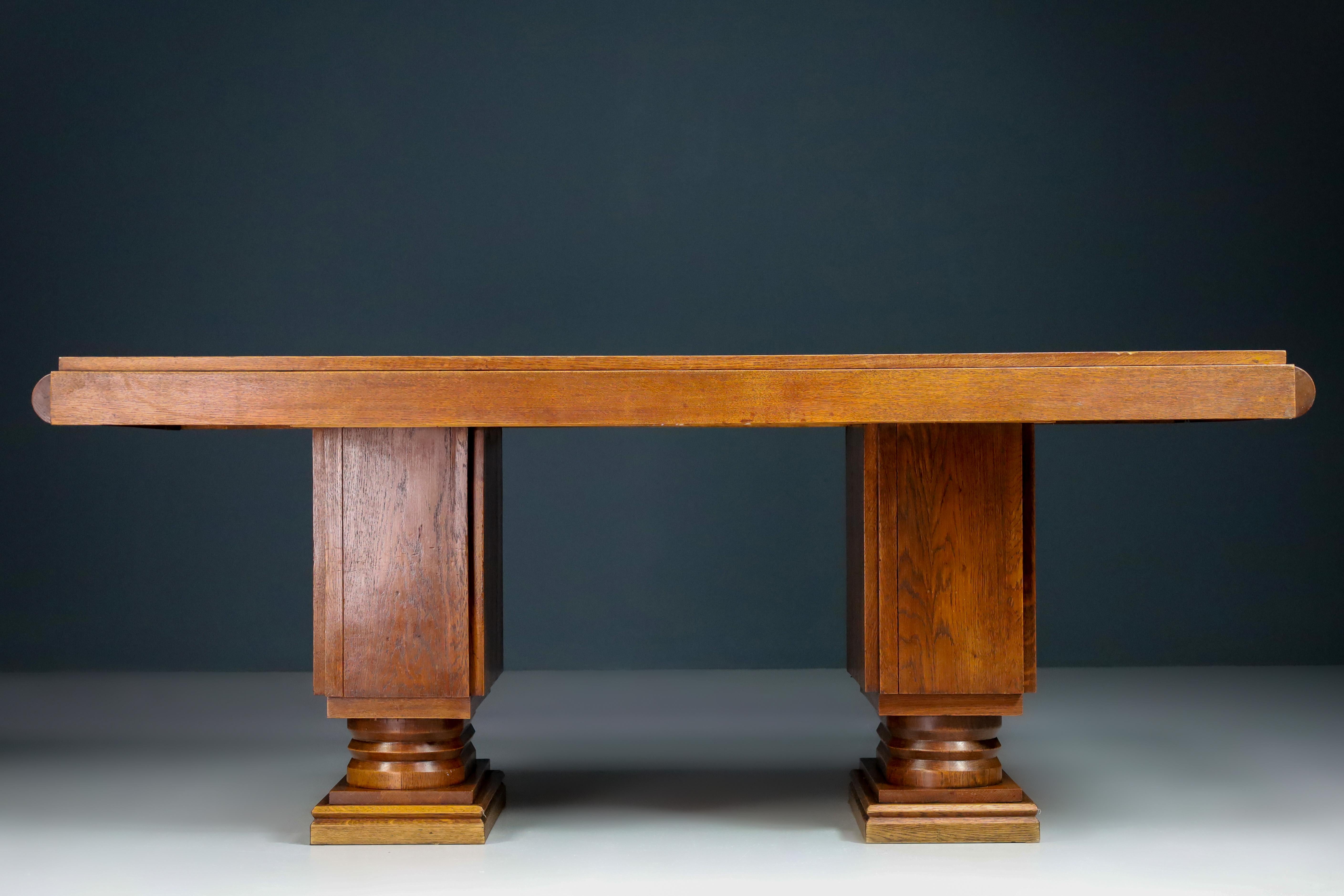 French Art Deco Extendable Table in Oak by Charles Dudouyt, France, 1940s In Good Condition In Almelo, NL
