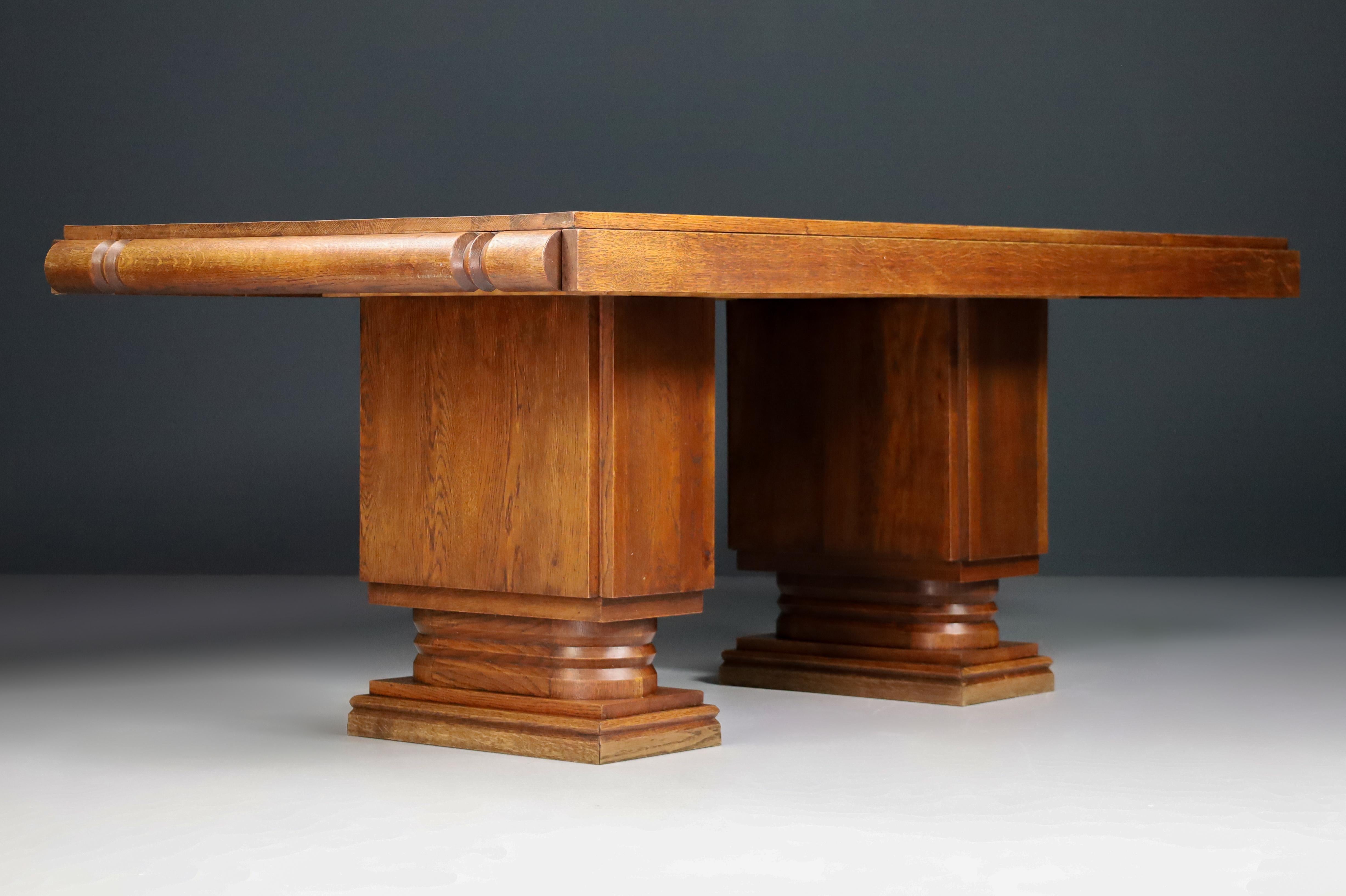 Mid-20th Century French Art Deco Extendable Table in Oak by Charles Dudouyt, France, 1940s