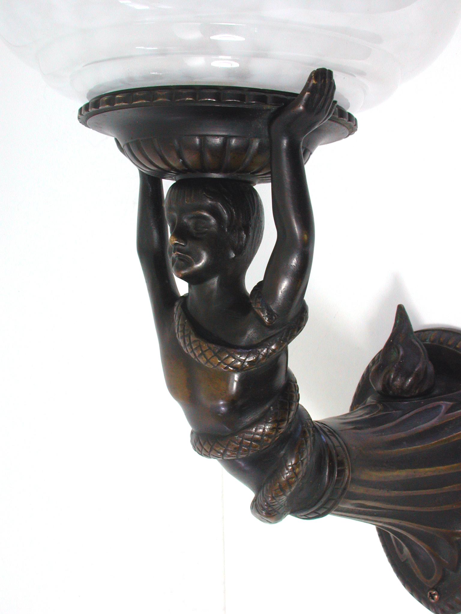 French Art Deco Figural Lady and Snake Bronze and Glass Wall Light Sconce 1920s In Good Condition In NUEMBRECHT, NRW