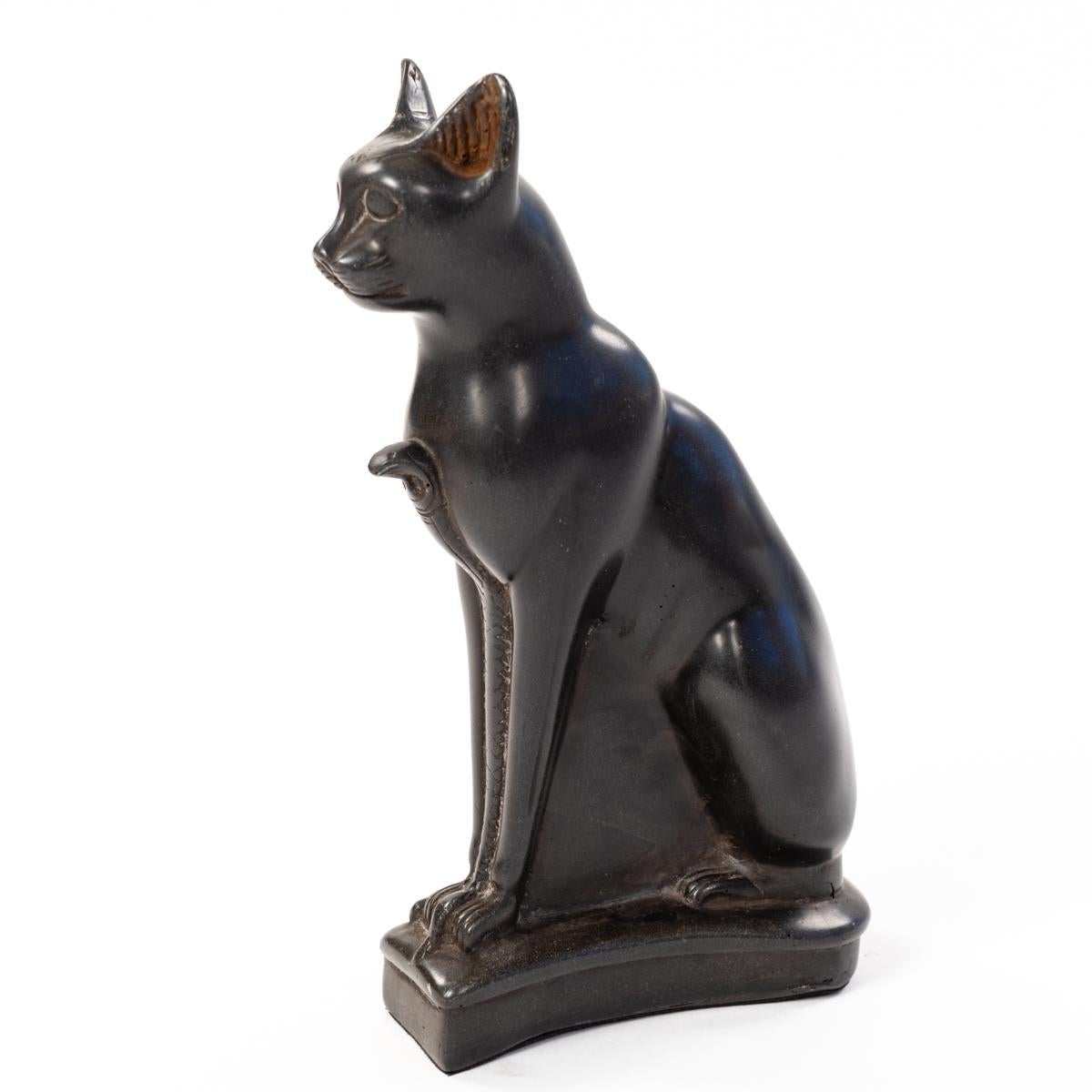 French Art Deco Figural Table Lamp of a Sitting Stone Cat God France, 1940-Ies For Sale 6