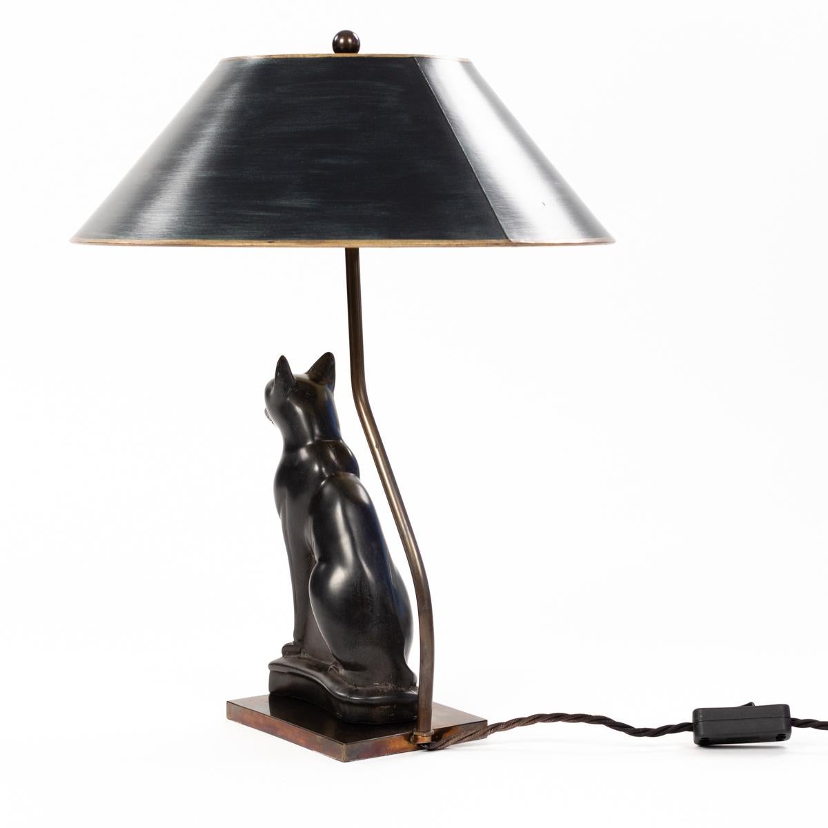Foil French Art Deco Figural Table Lamp of a Sitting Stone Cat God France, 1940-Ies For Sale
