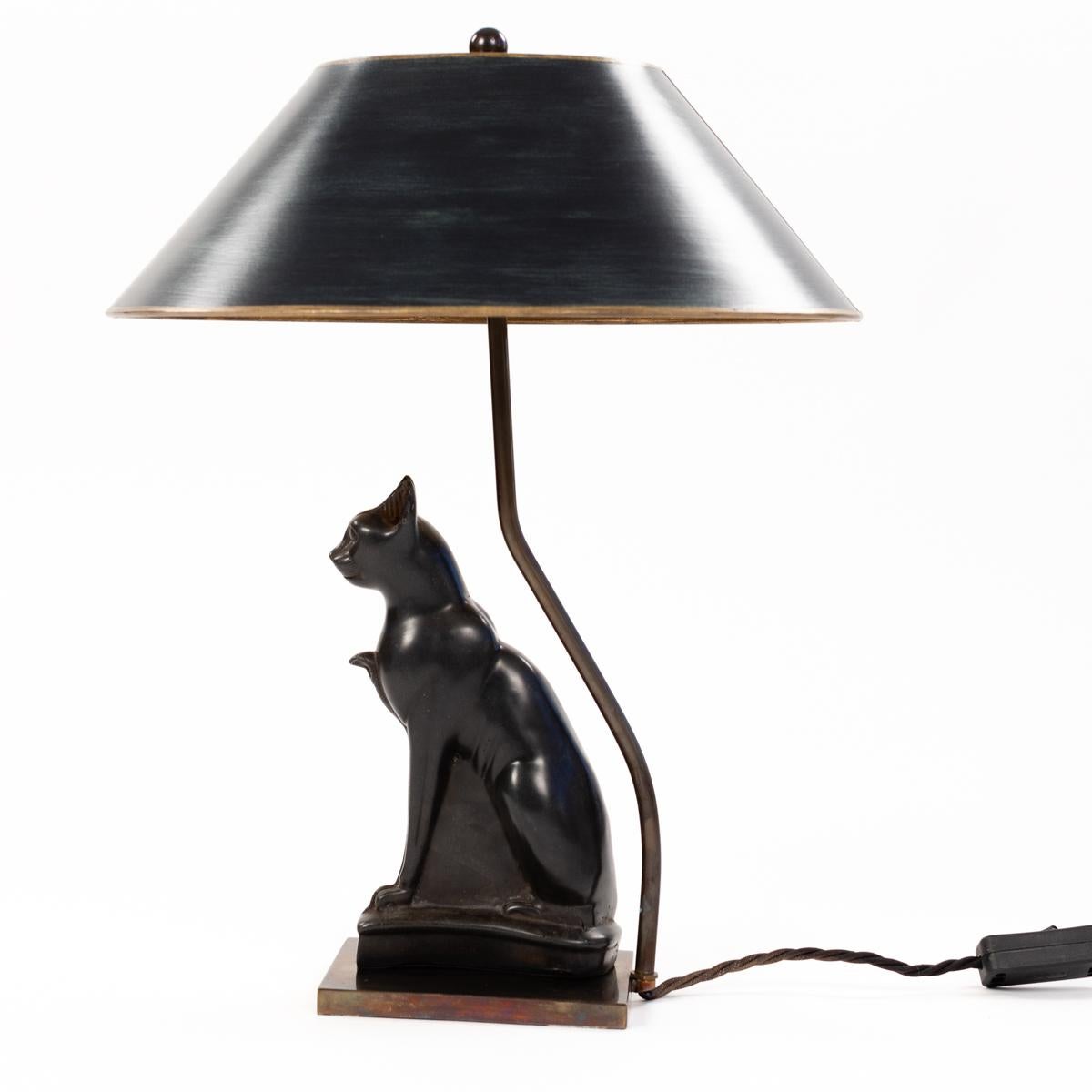 French Art Deco Figural Table Lamp of a Sitting Stone Cat God France, 1940-Ies For Sale 1