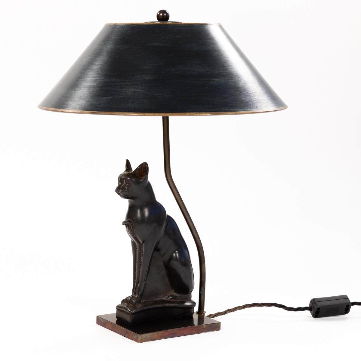 French Art Deco Figural Table Lamp of a Sitting Stone Cat God France, 1940-Ies For Sale 2