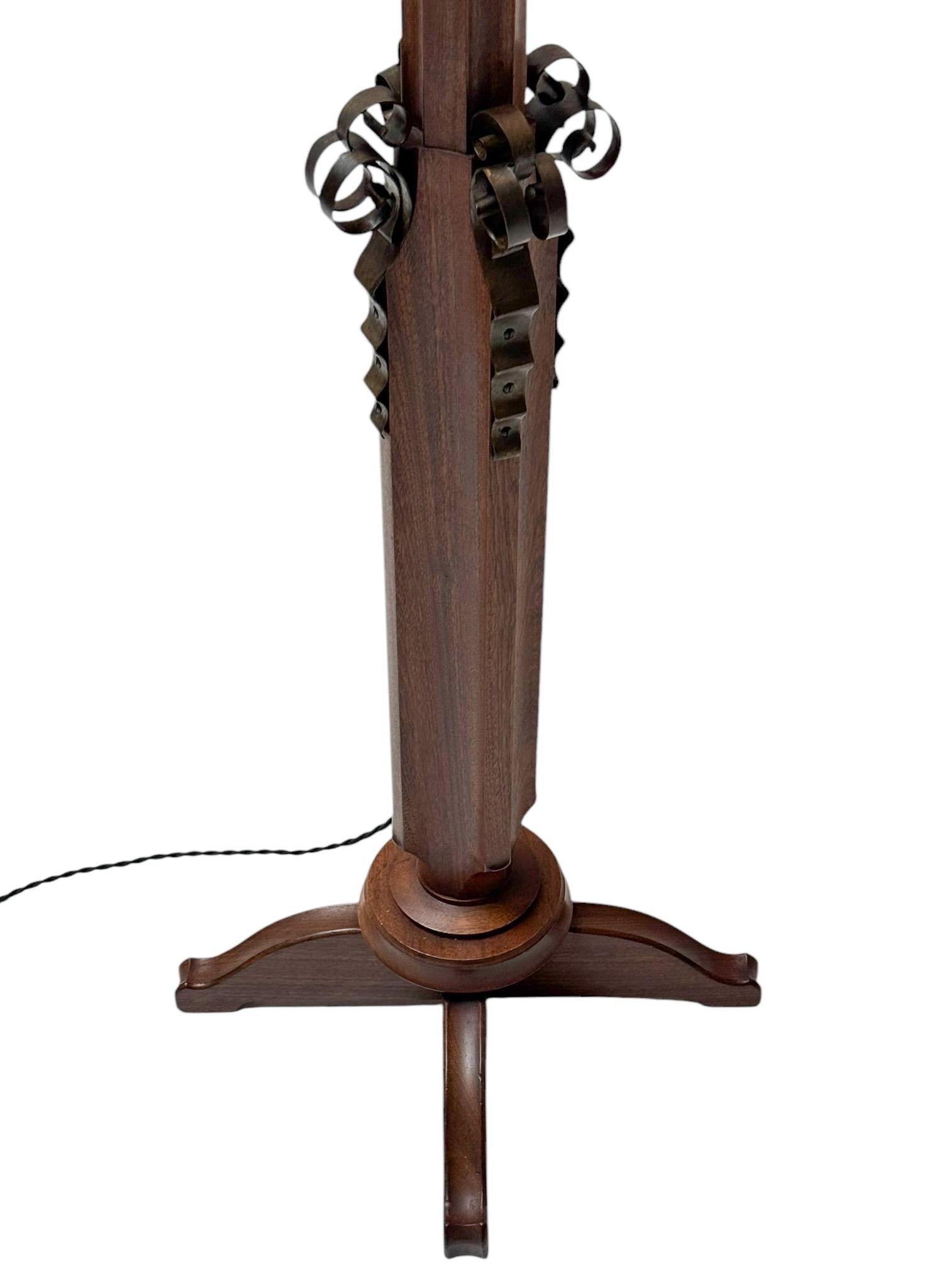 French Art Deco Floor Lamp, 1930s For Sale 1