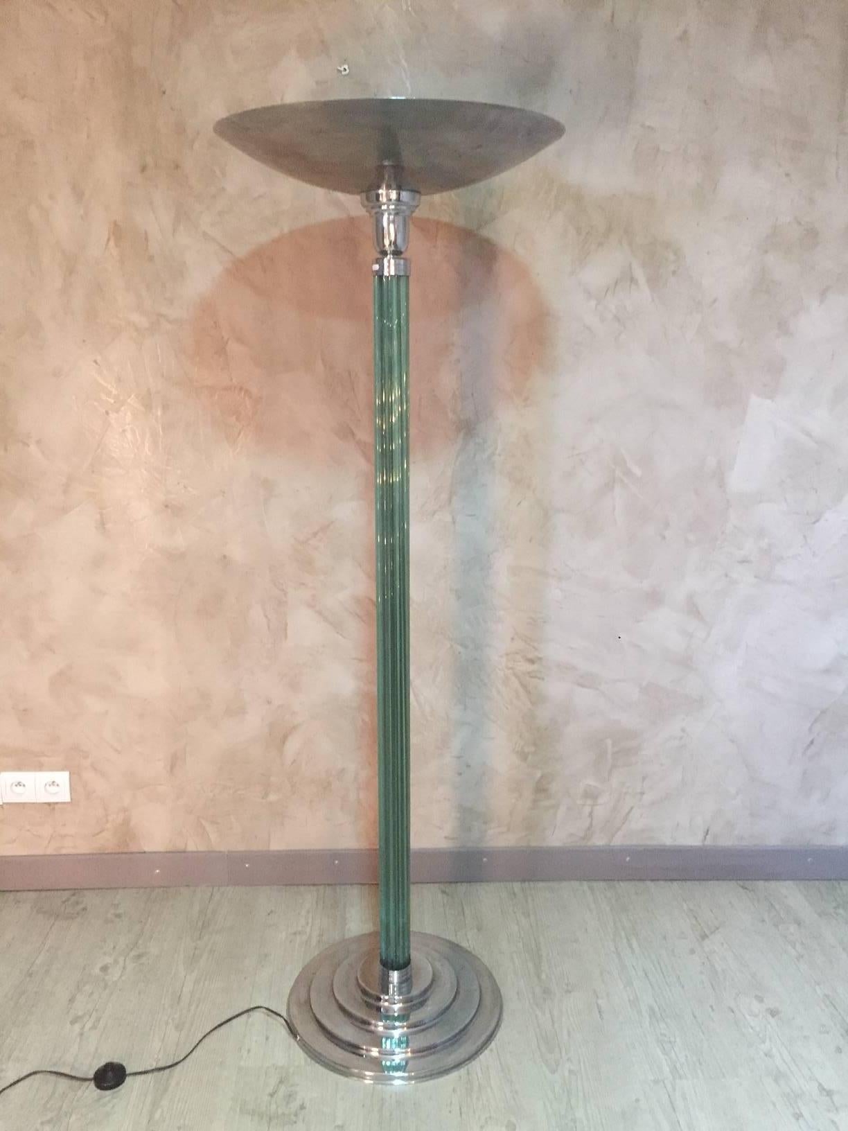 Very nice French Art Deco floor lamp from the 1930s. Tubular tinted glass. Chromed metal base and shade. One lightbulb. The glass is slightly tinted green.