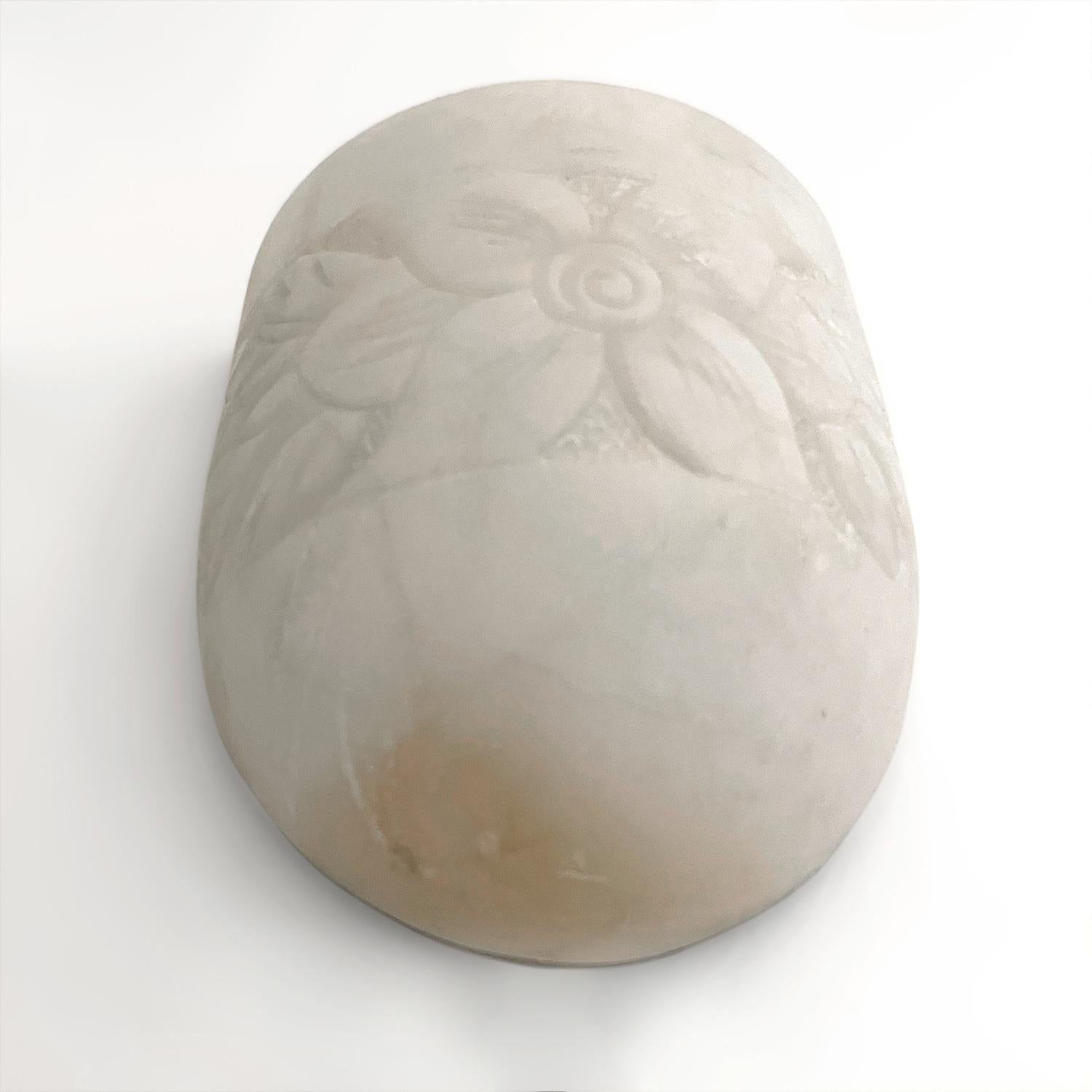 Appliques Art Déco françaises sculptées en marbre demi-lune, recâblées pour les États-Unis en vente 3