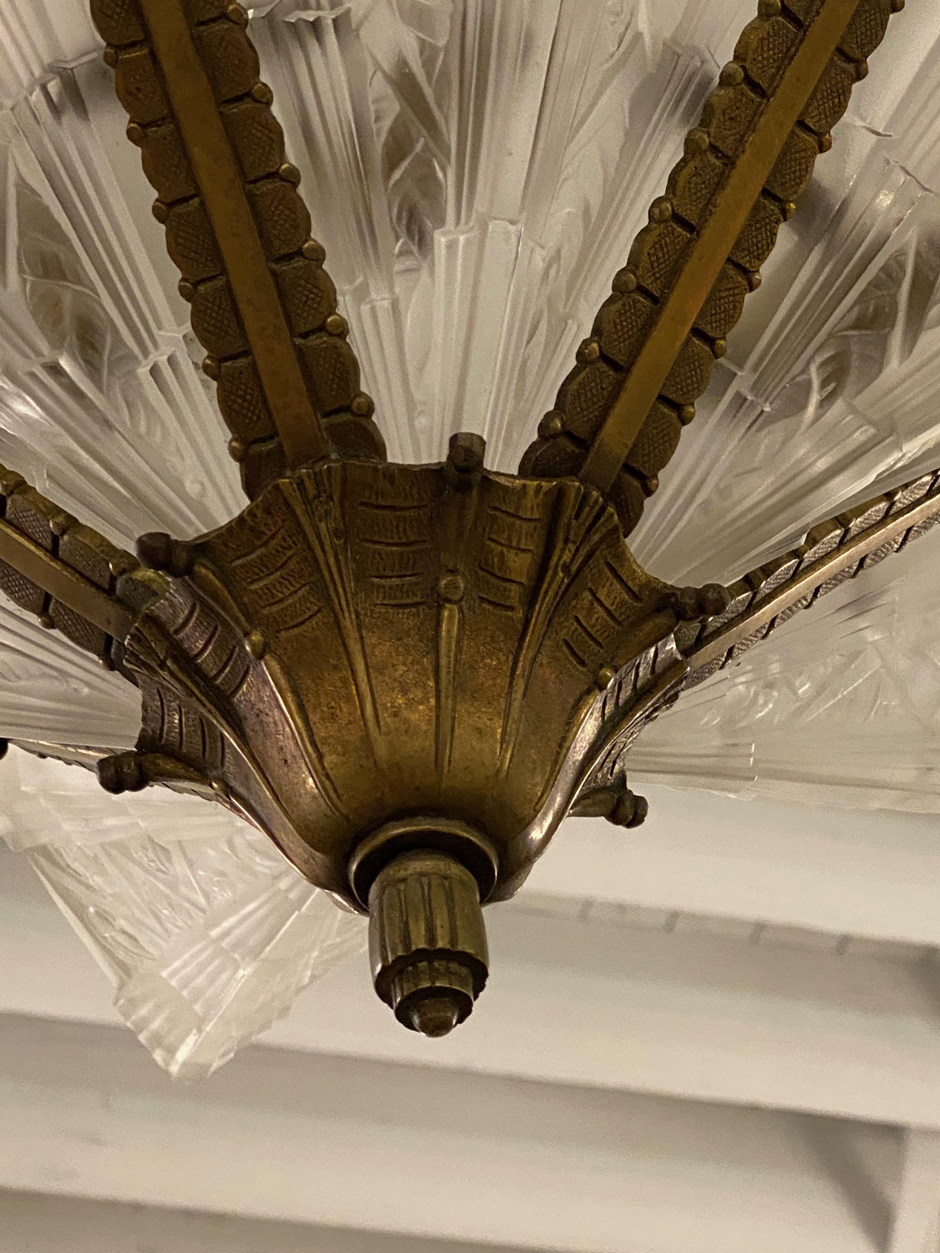 French Art Deco Floral Chandelier For Sale 1