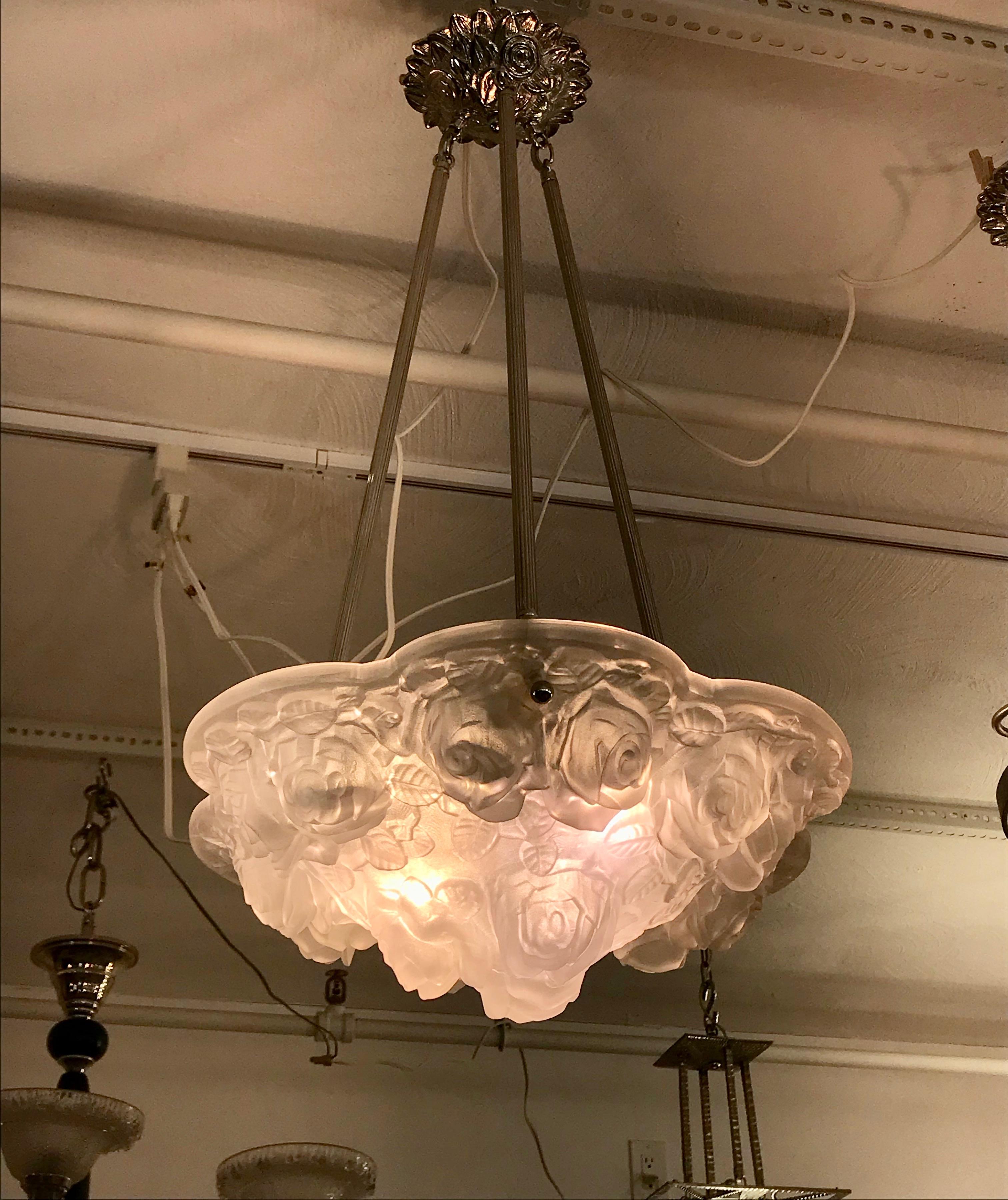 Lustre Art déco français à fleurs signé par Verdun en vente 6