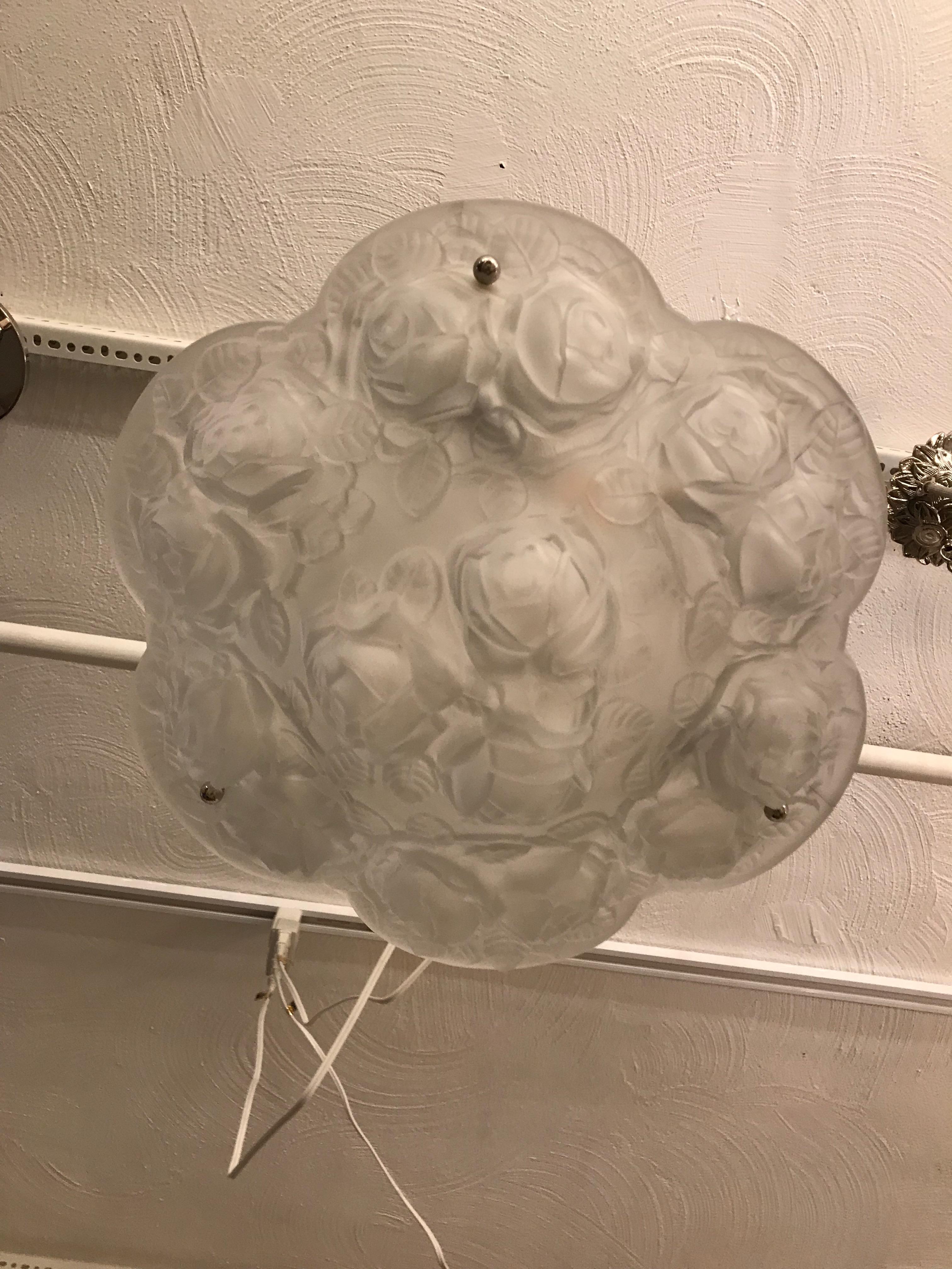 Verre Lustre Art déco français à fleurs signé par Verdun en vente