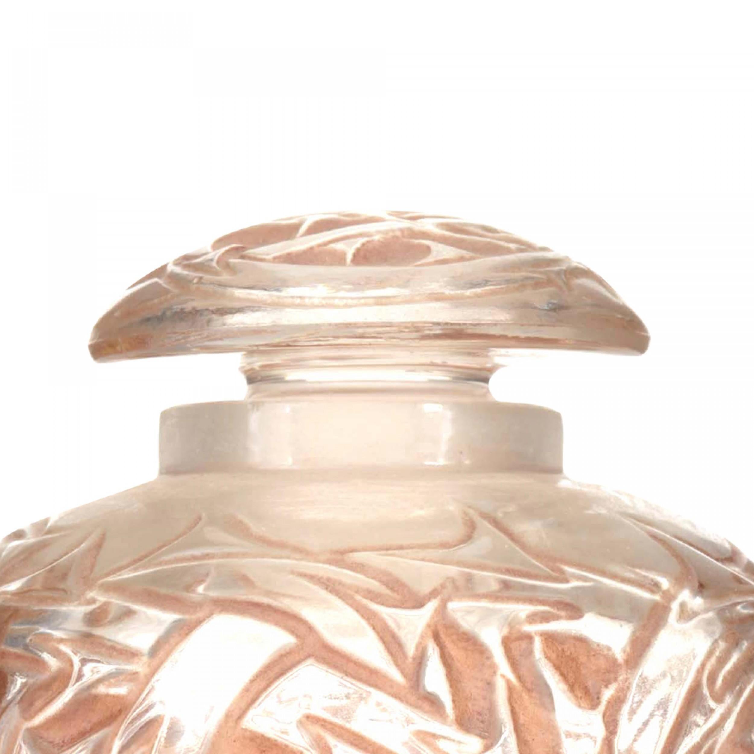 French Art Deco Floral Lalique Perfume Bottle In Good Condition For Sale In Queens, NY