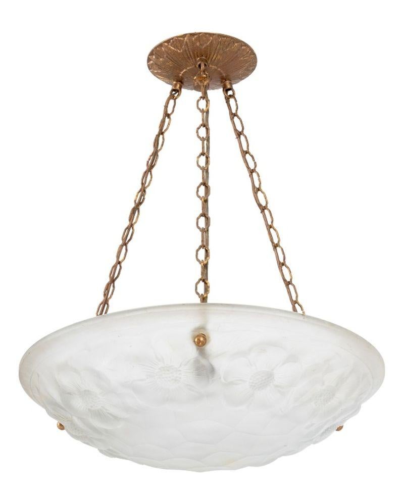 20ième siècle Lustre Art déco français en verre à motifs floraux en vente