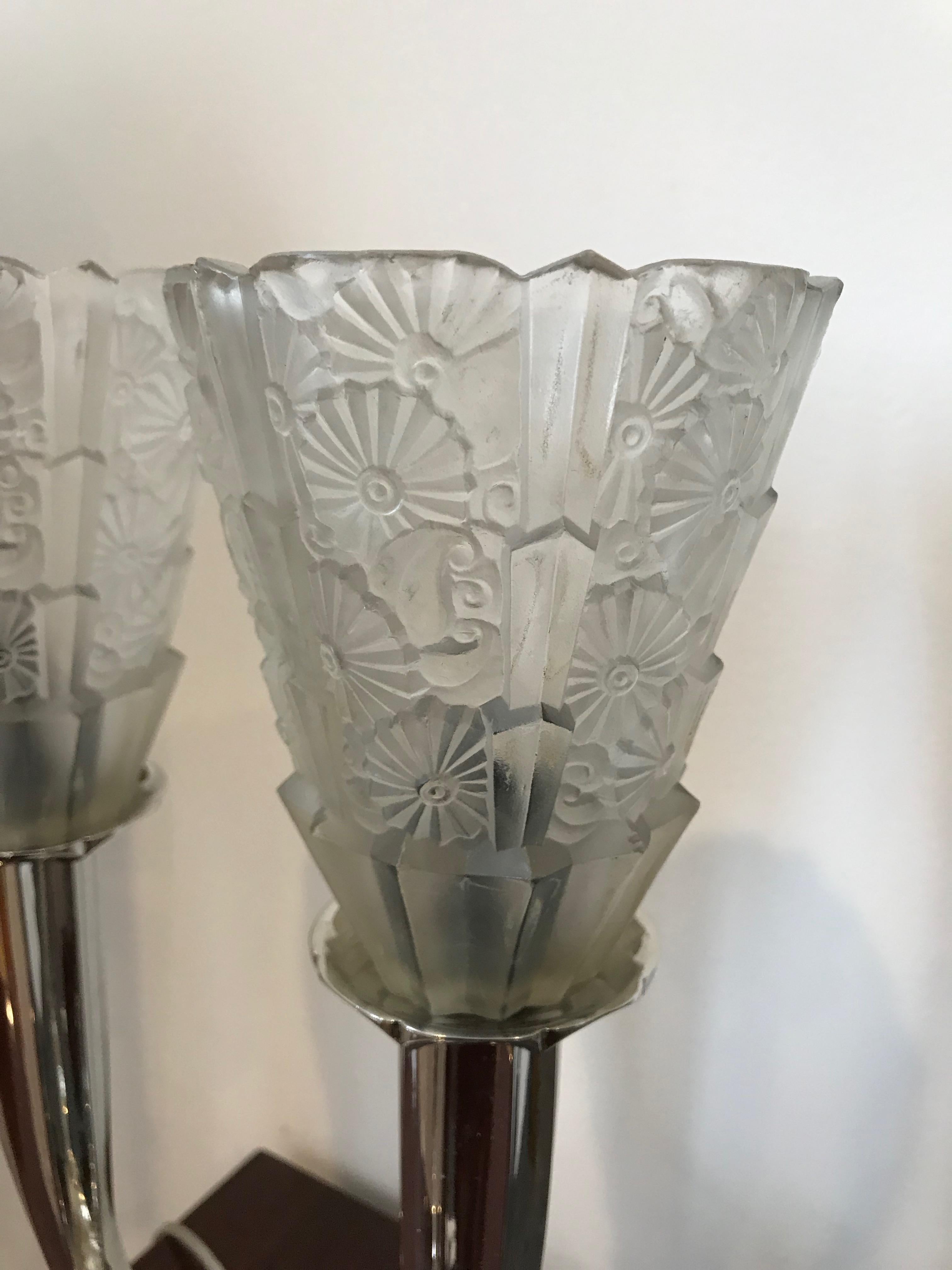 French Art Deco Floral Table Lamp  In Excellent Condition For Sale In North Bergen, NJ
