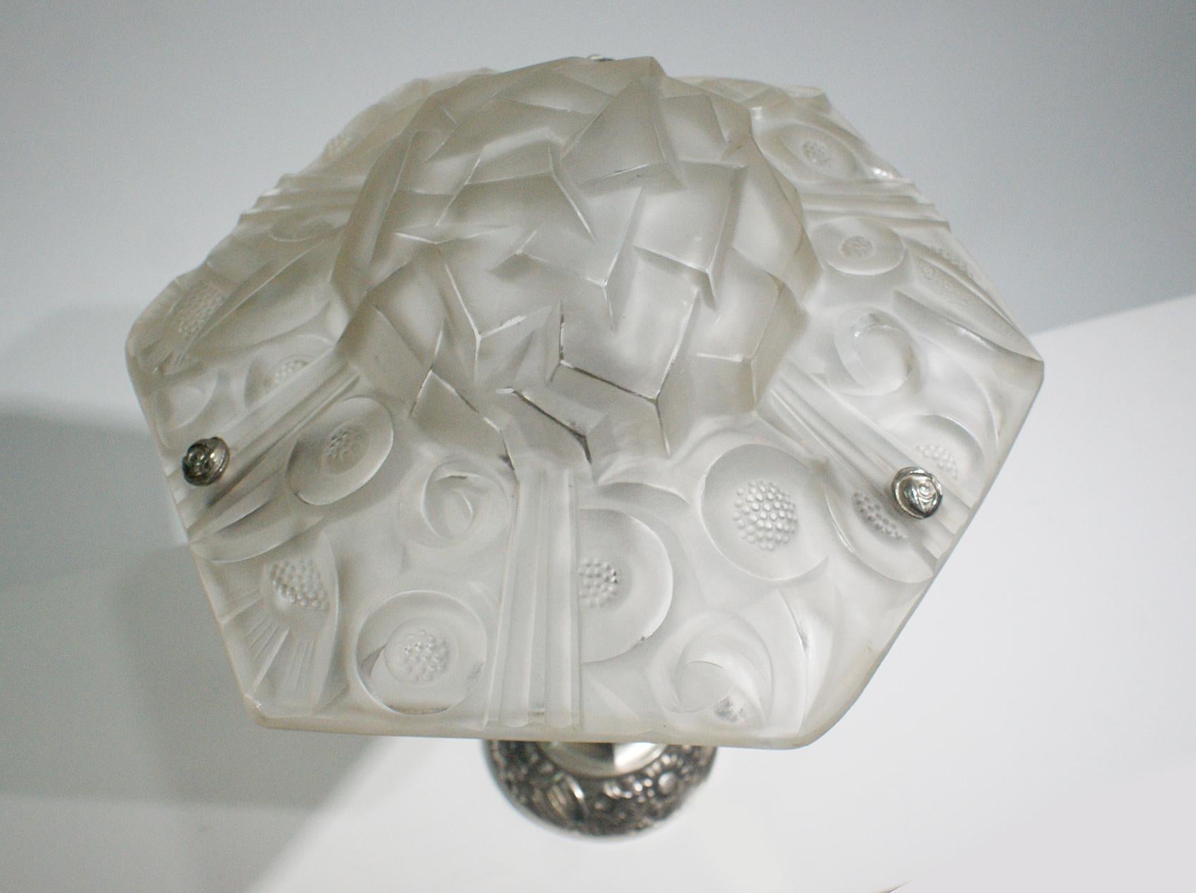 French Art Deco Floral Table Lamp Signed “Degue” In Good Condition For Sale In Beirut, LB
