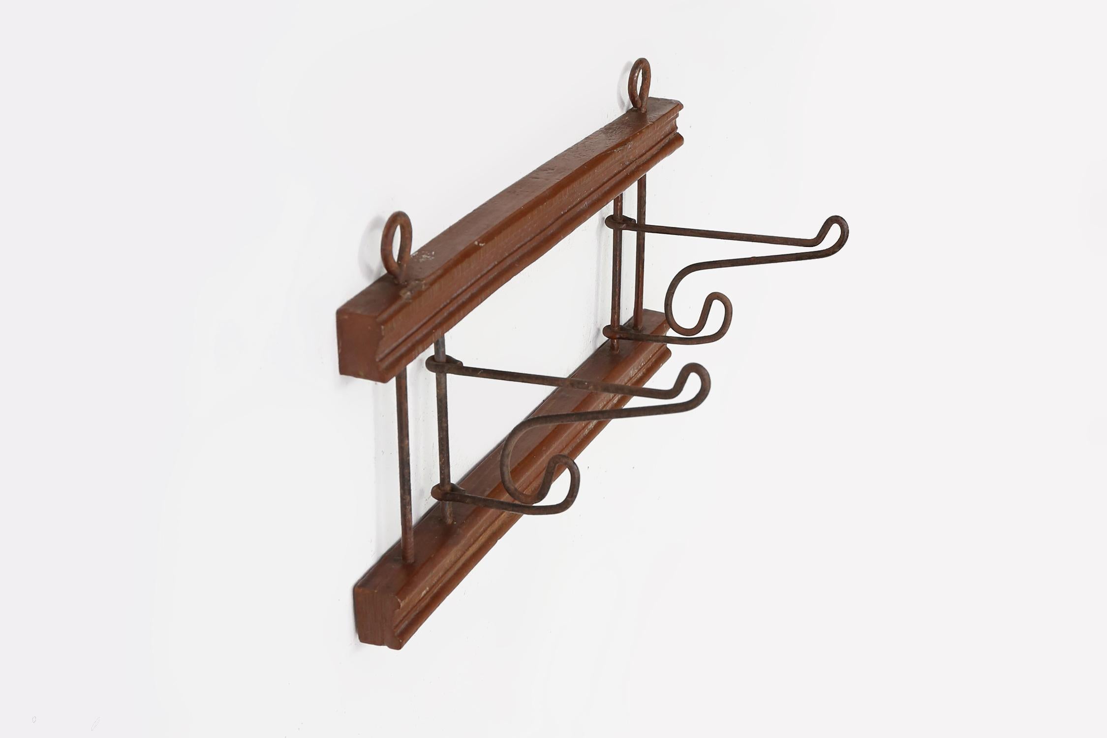Appendiabiti da parete pieghevole in stile Art Déco francese, 1930 ca. In condizioni buone in vendita a Meulebeke, BE