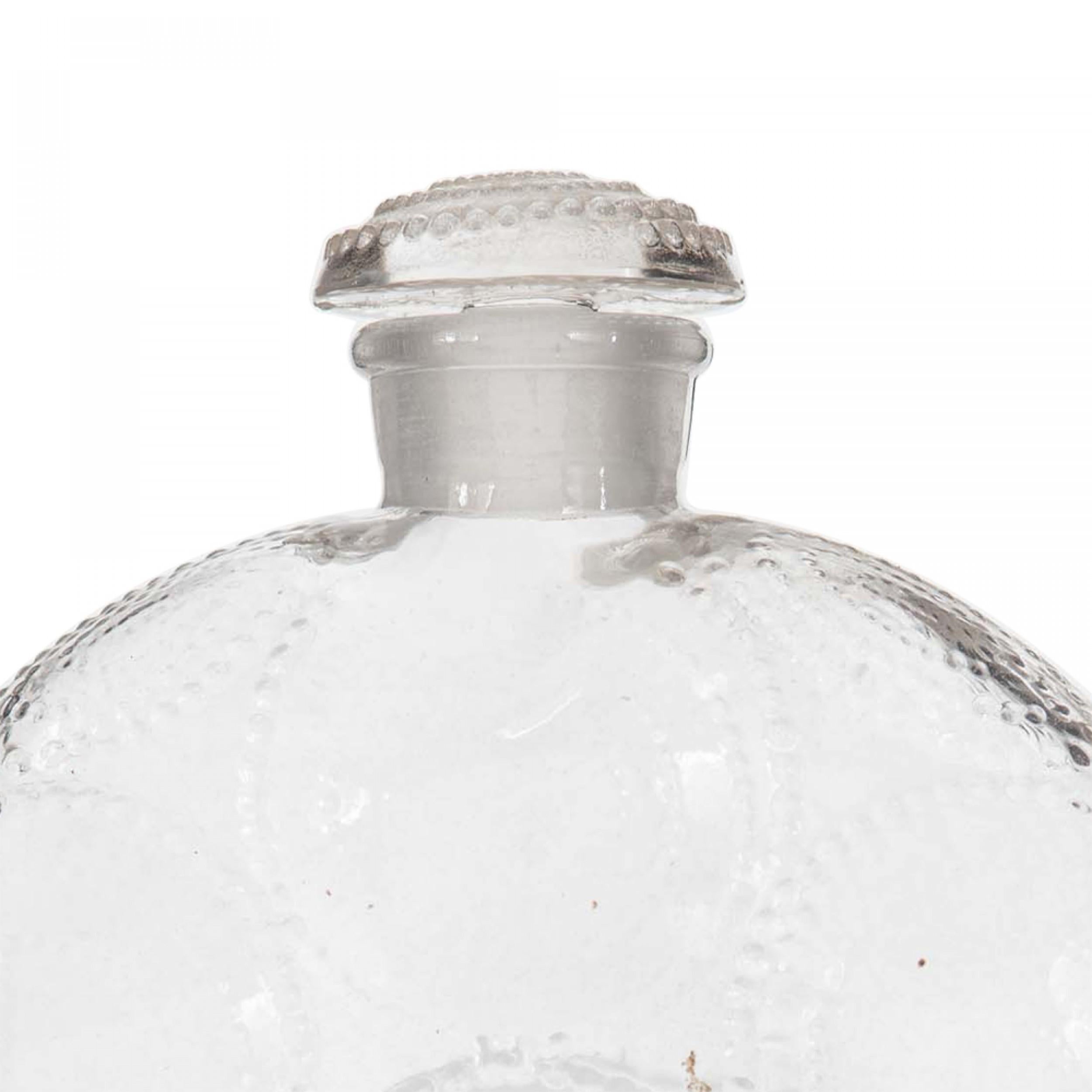 Bottiglia di profumo in vetro Art Deco francese a forma di disco (RELIEF by FORVIL) con un disegno di spirali ripetute in rilievo e un tappo abbinato (firmato LALIQUE)