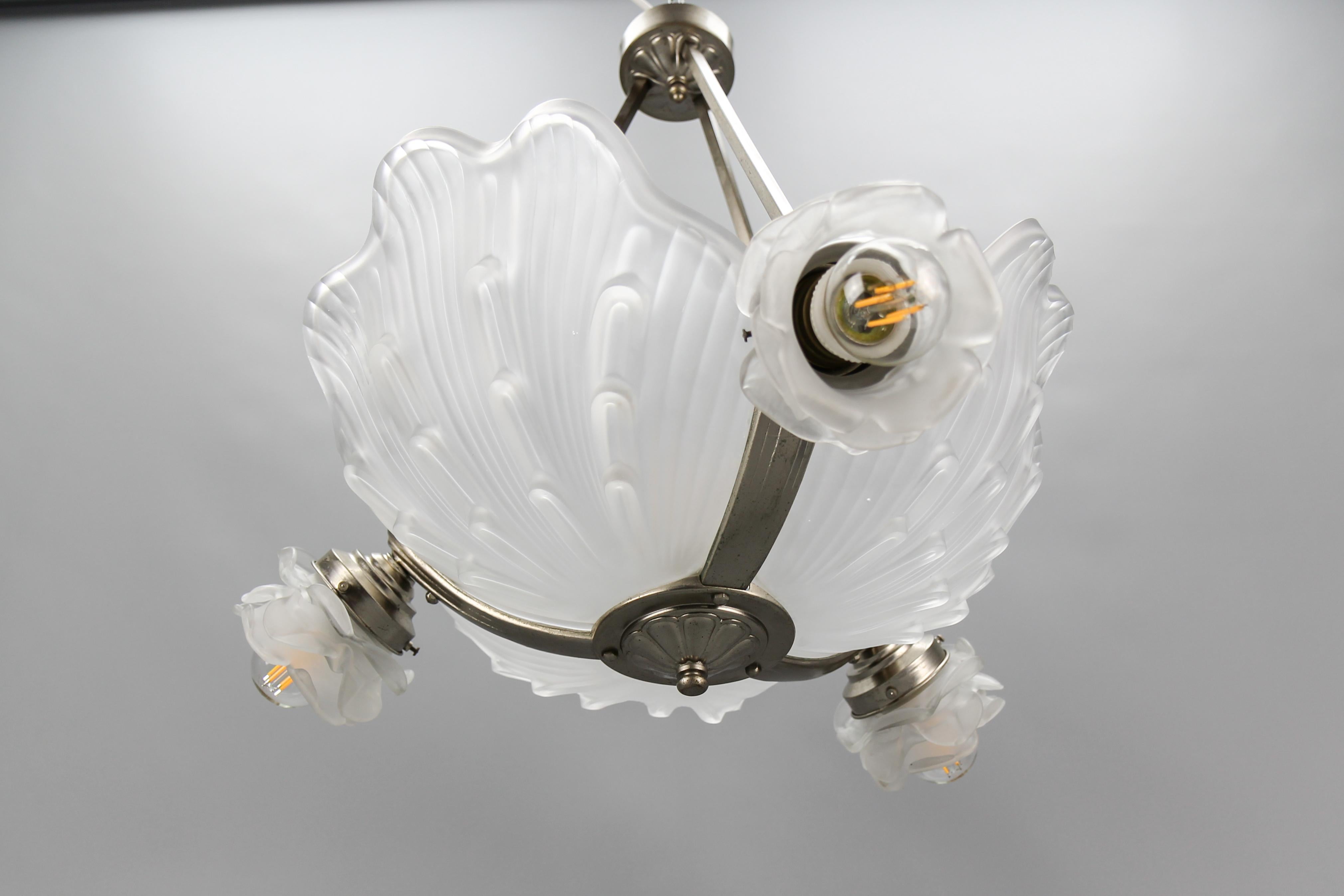 French Art Deco Four-Light White Frosted Glass Shell Chandelier, 1930s For Sale 13